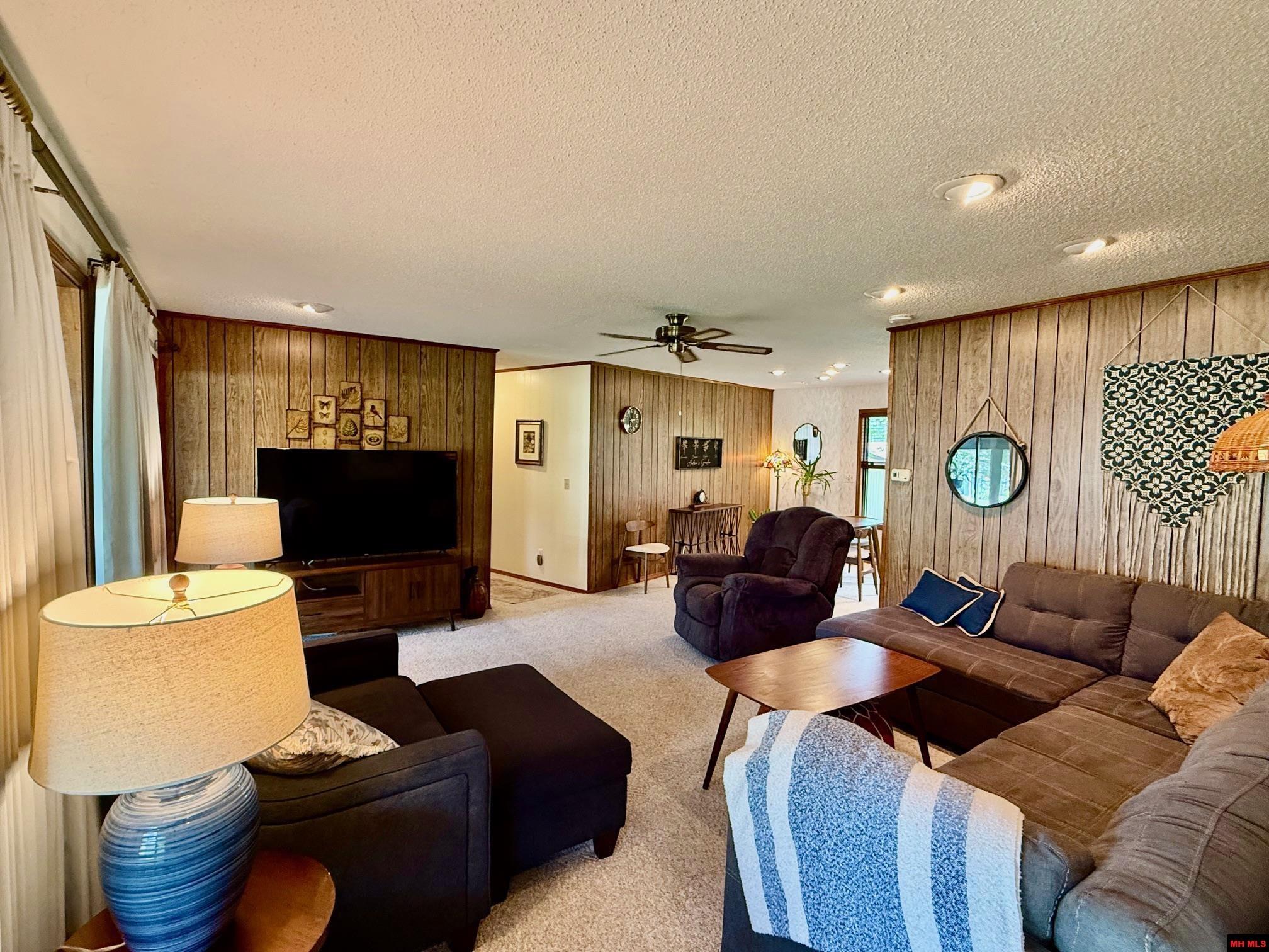 208 S Kingswood Drive