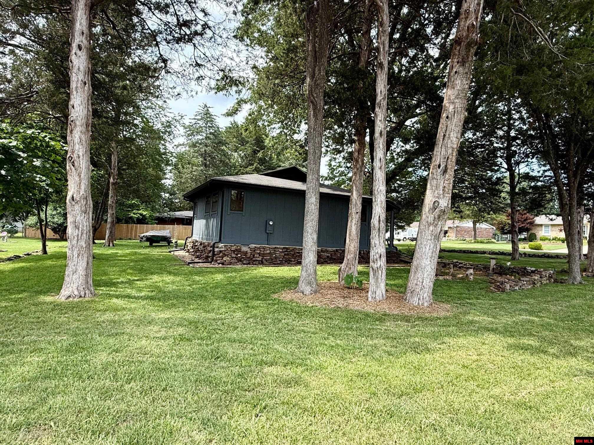 208 S Kingswood Drive