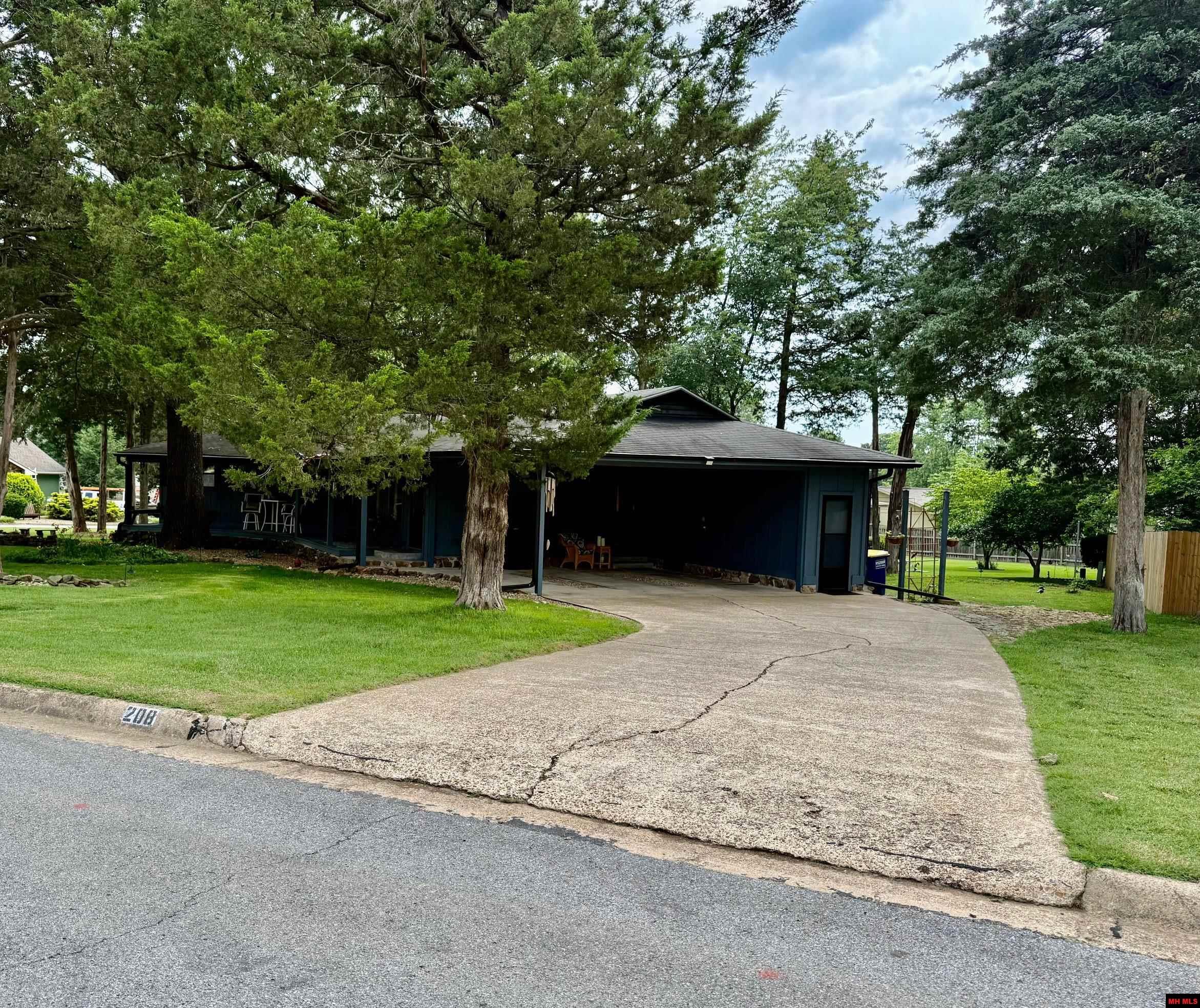 208 S Kingswood Drive