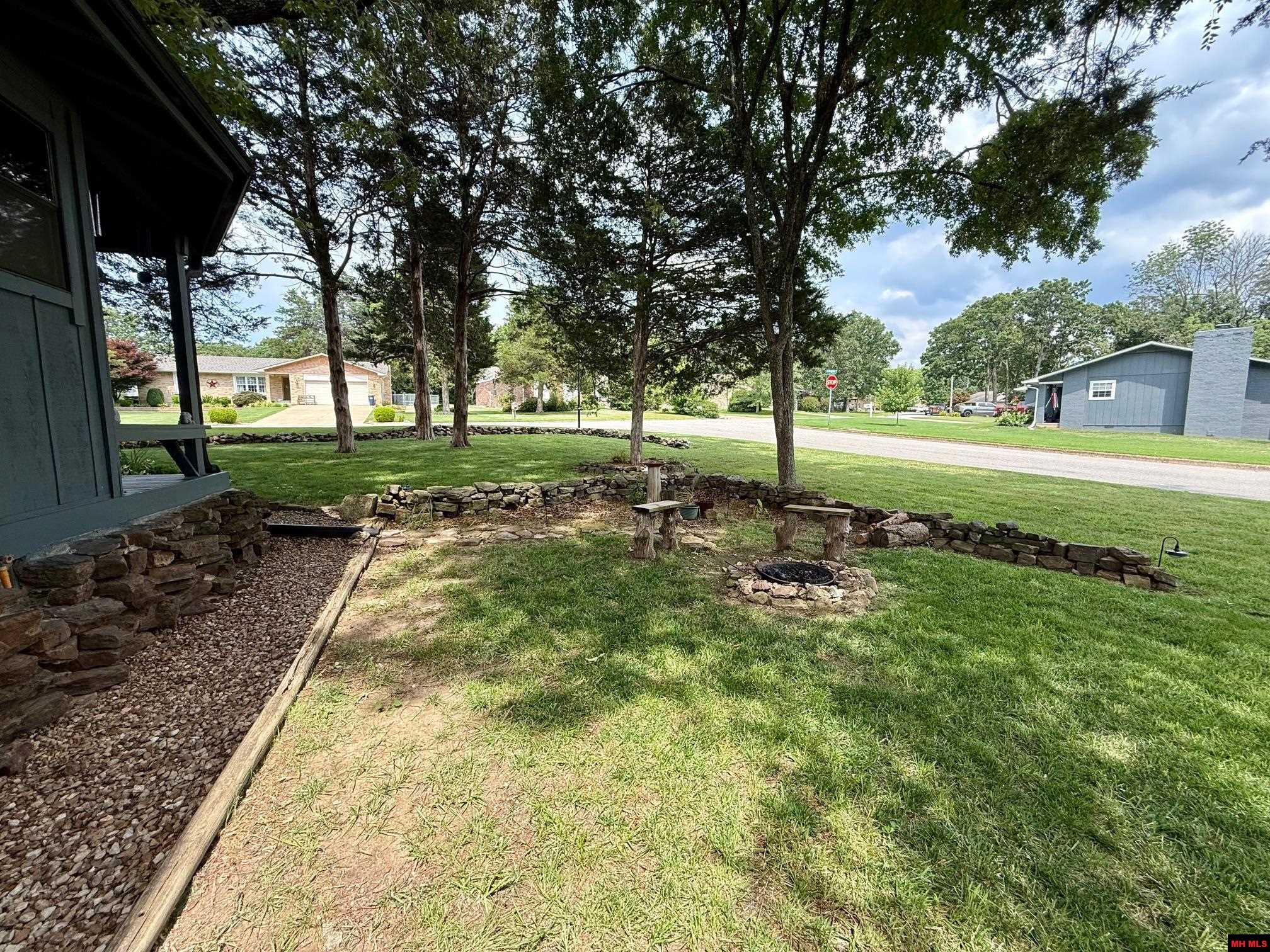 208 S Kingswood Drive