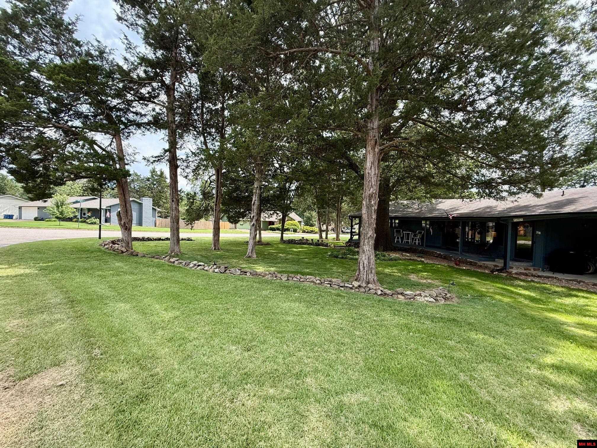 208 S Kingswood Drive