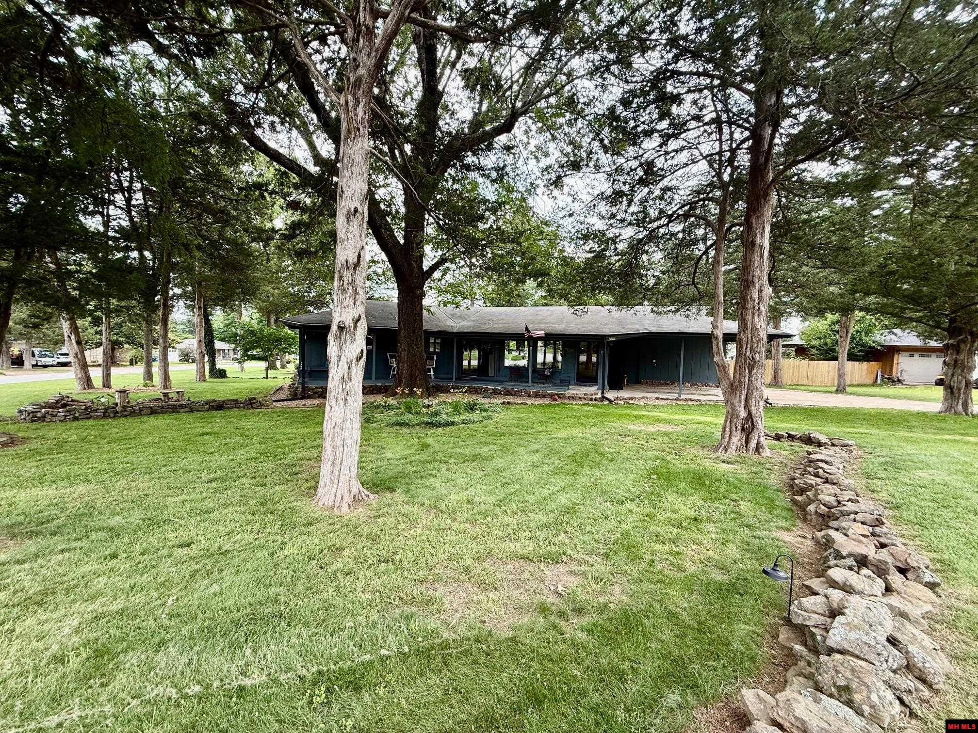 208 S Kingswood Drive