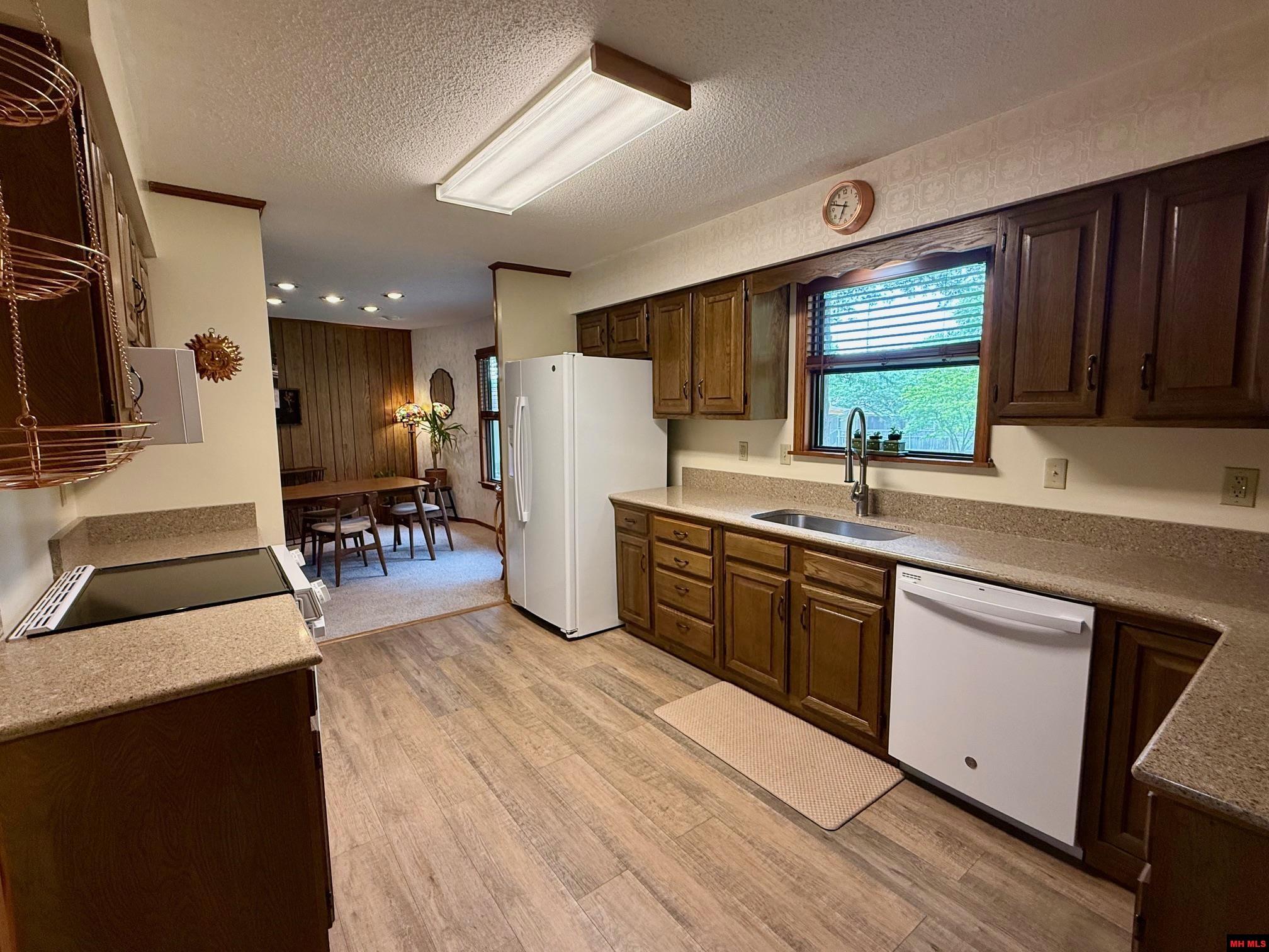 208 S Kingswood Drive