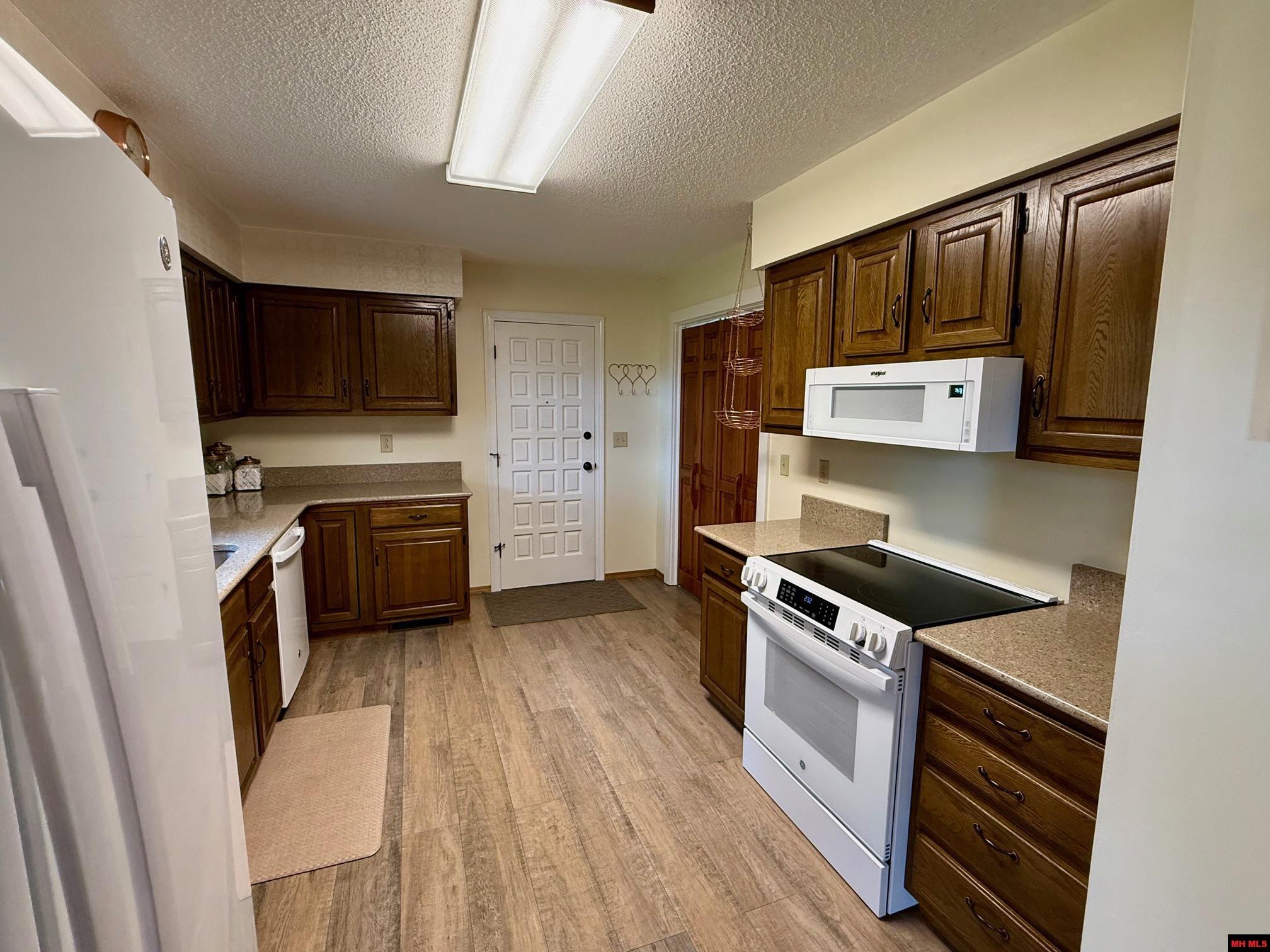 208 S Kingswood Drive