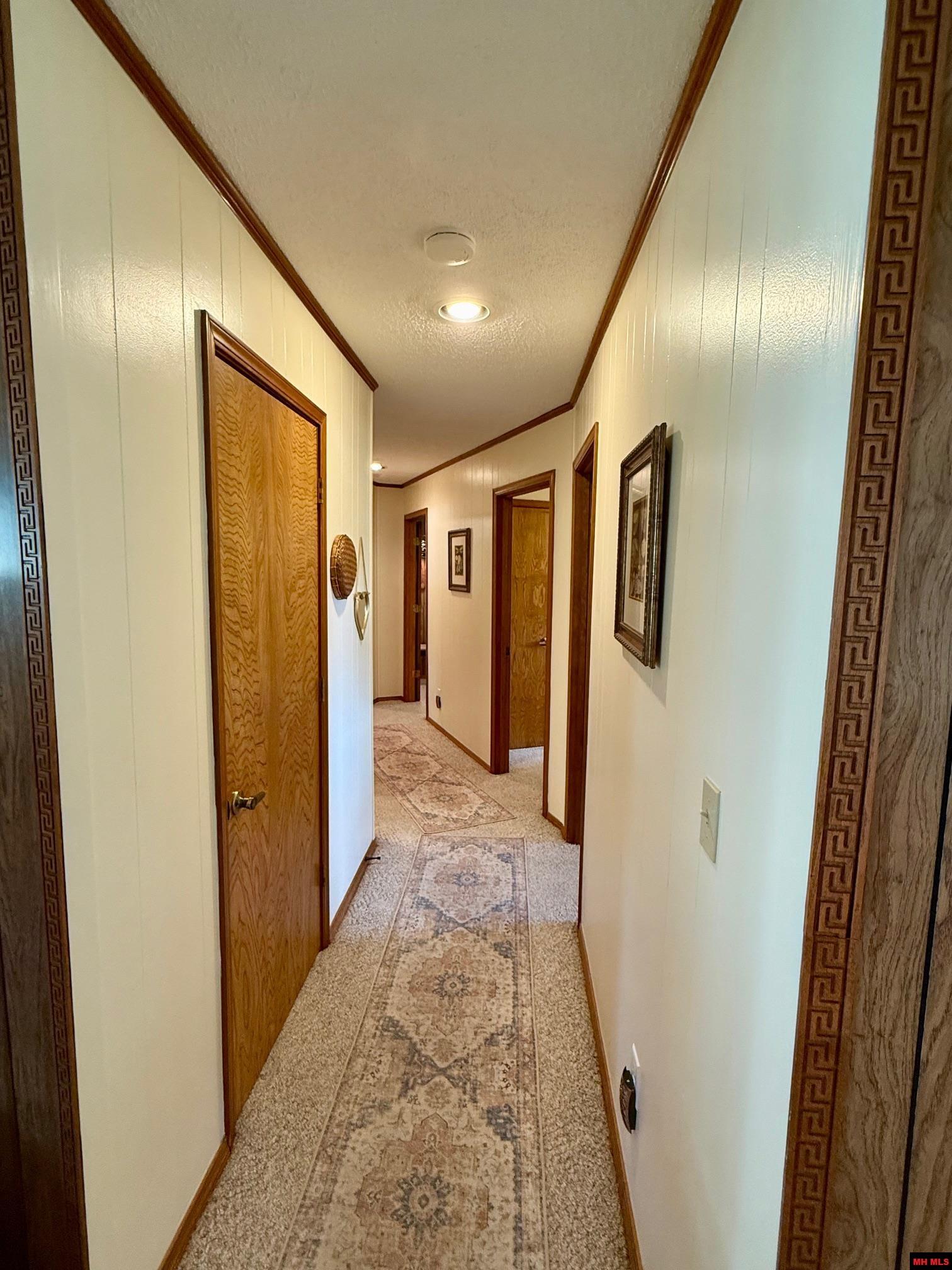 208 S Kingswood Drive