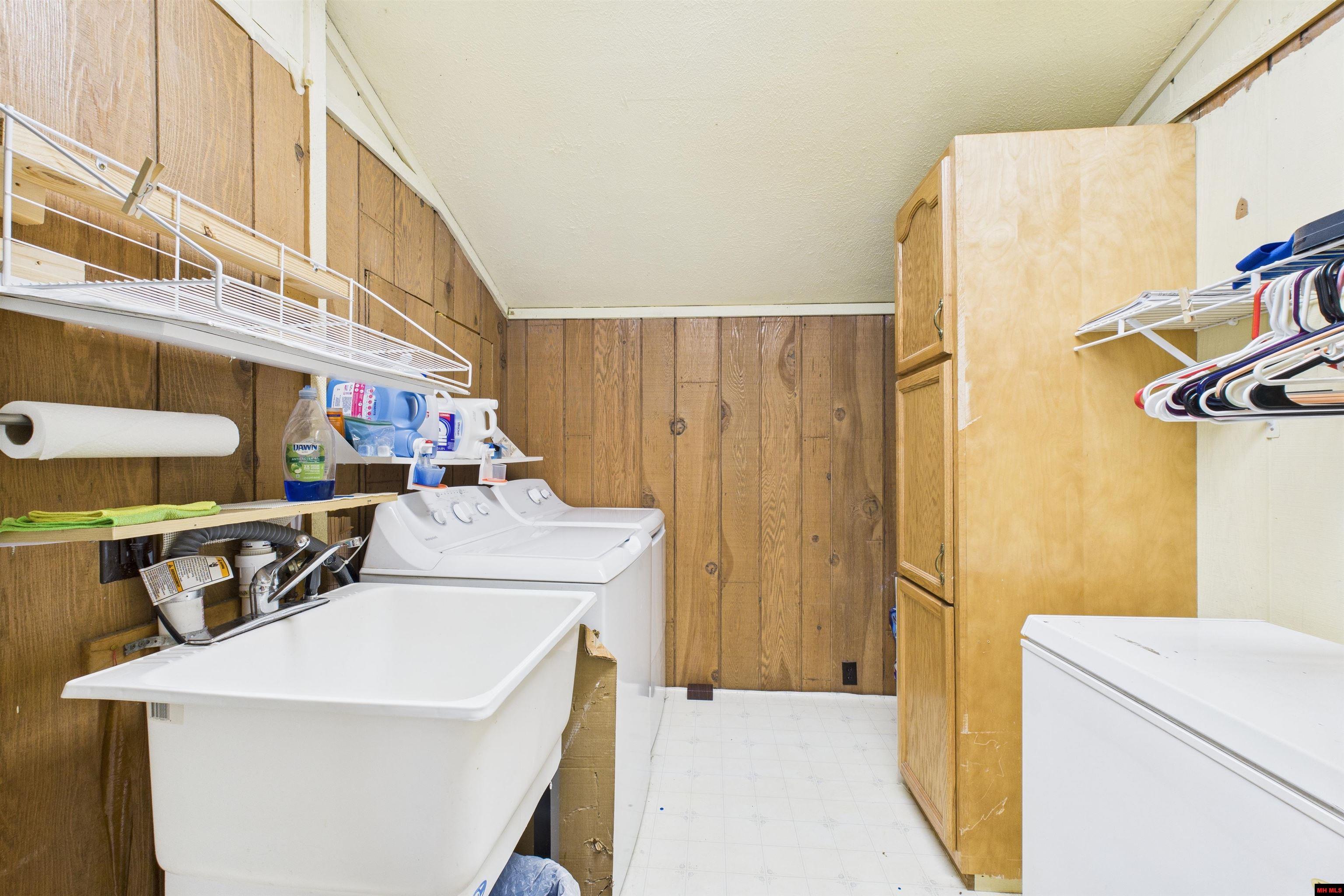 611 N College Street