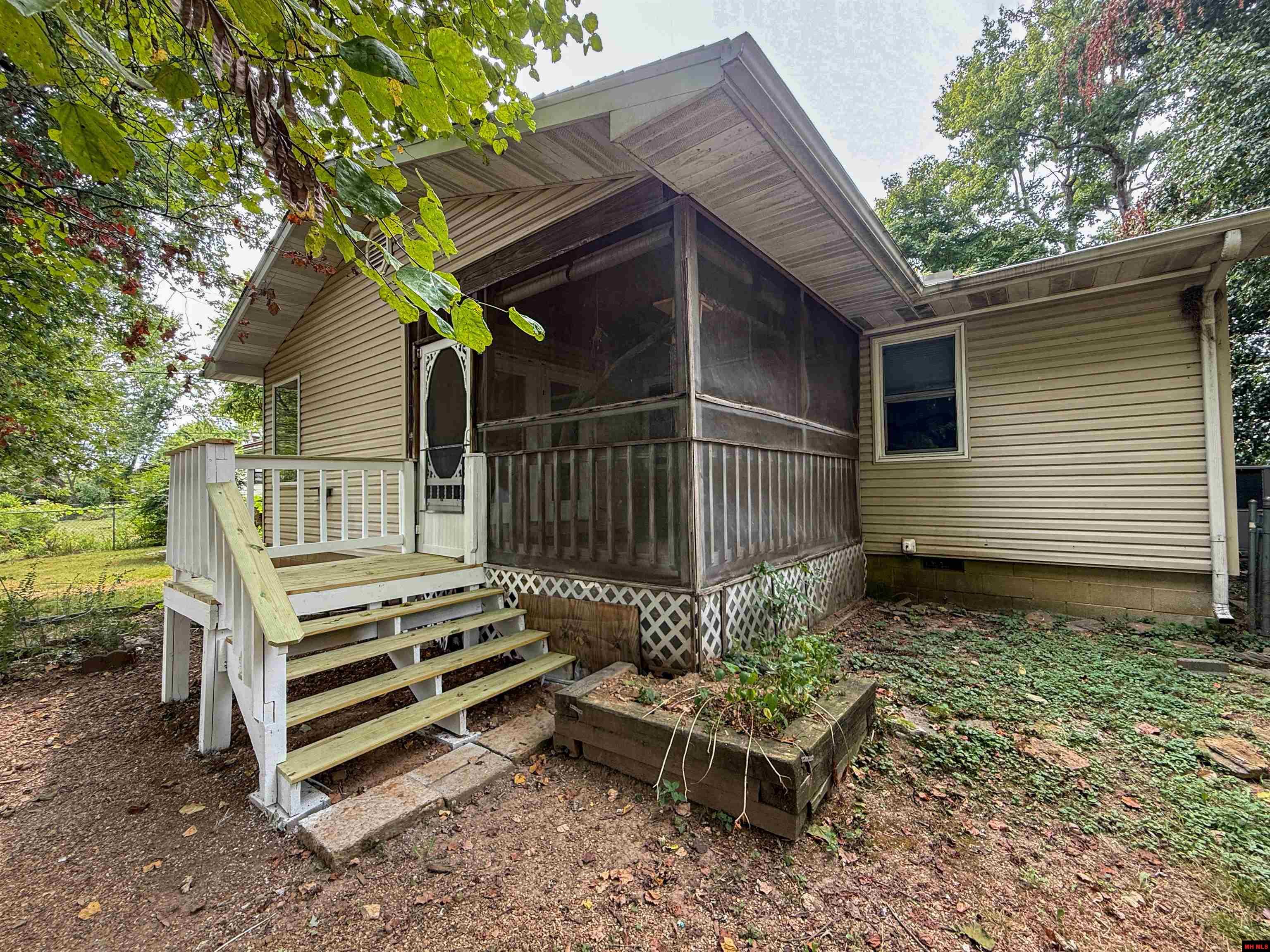 611 N College Street