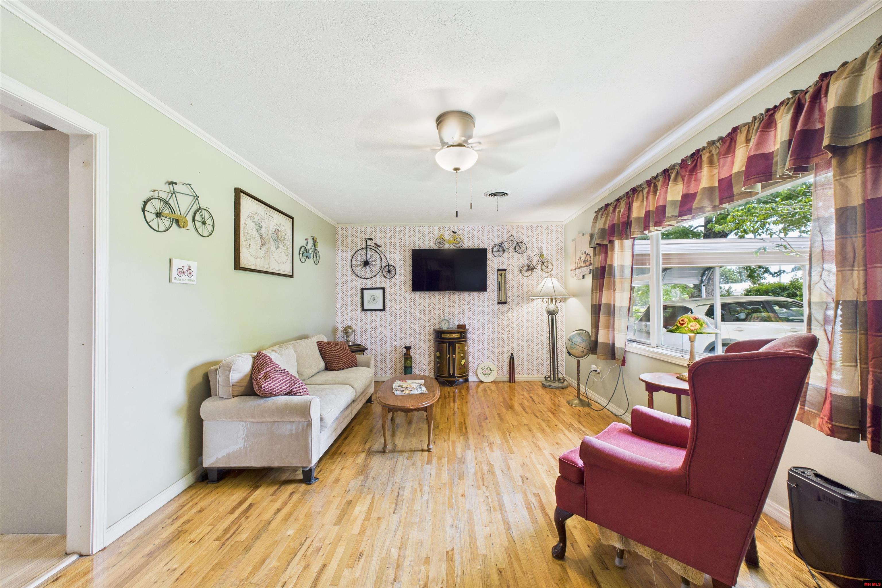 611 N College Street