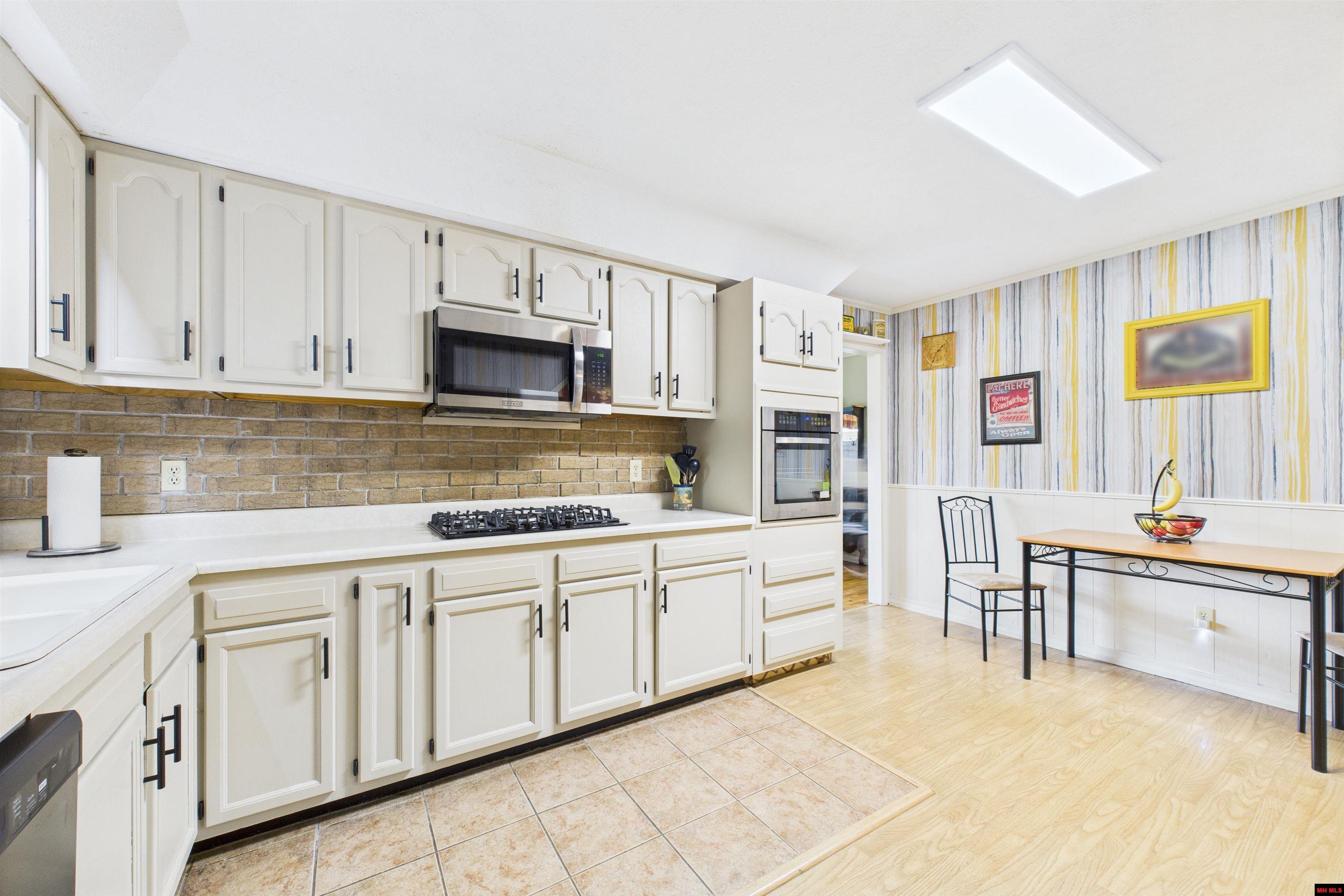 611 N College Street