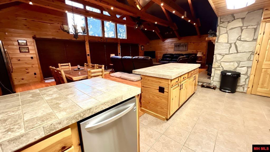 782 Diamond Bay Road