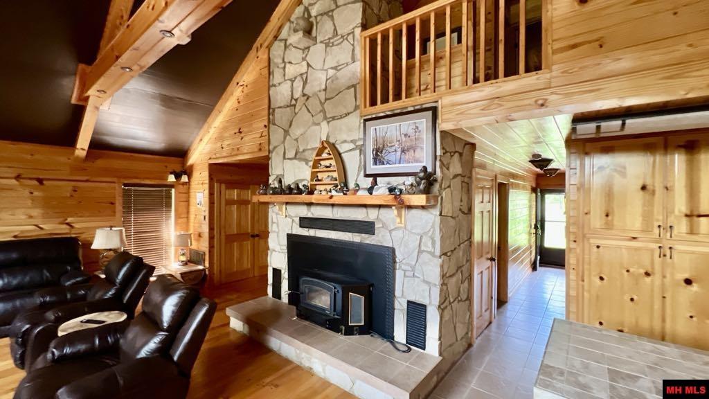 782 Diamond Bay Road