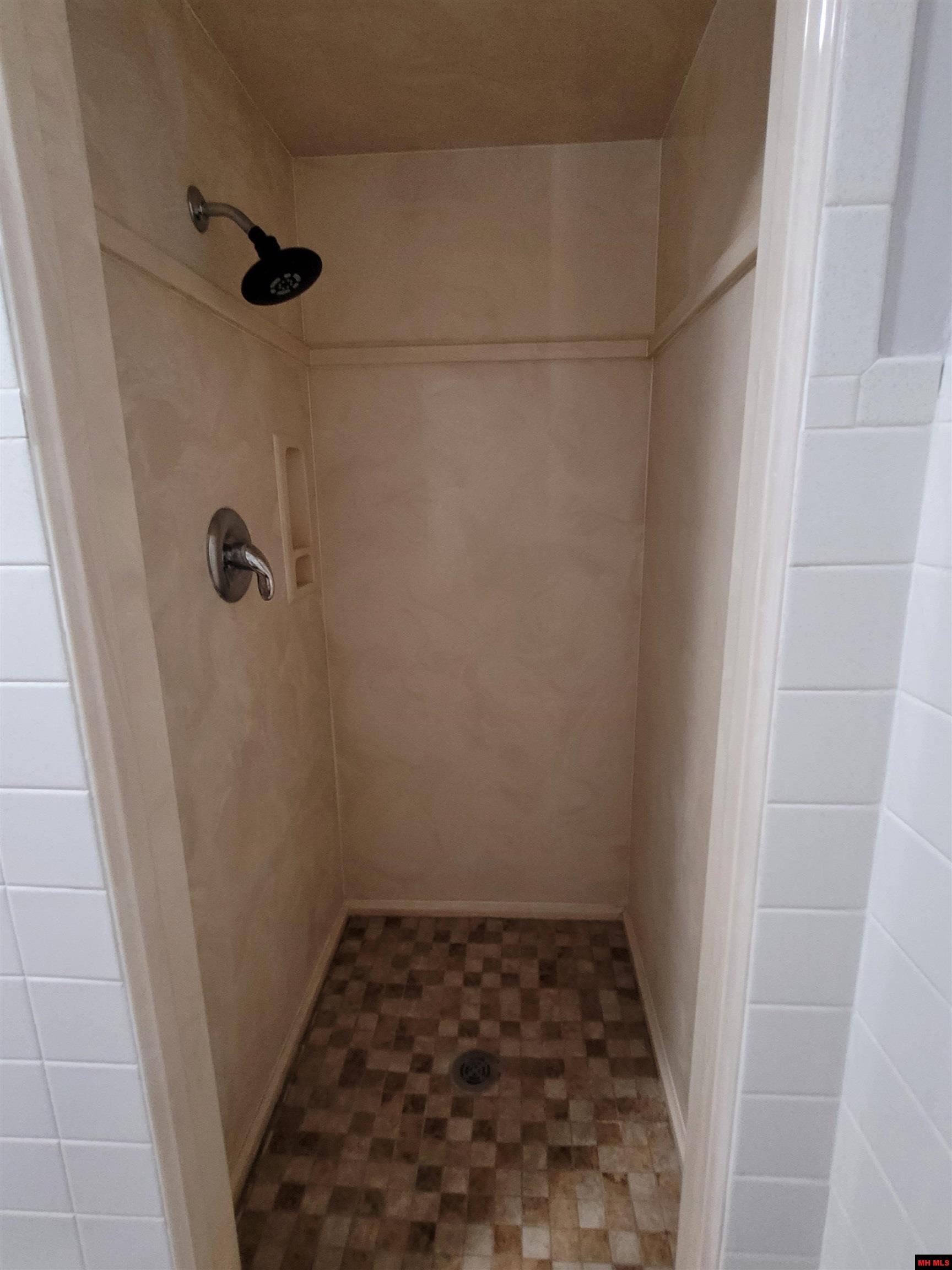 1607 Riverview Circle