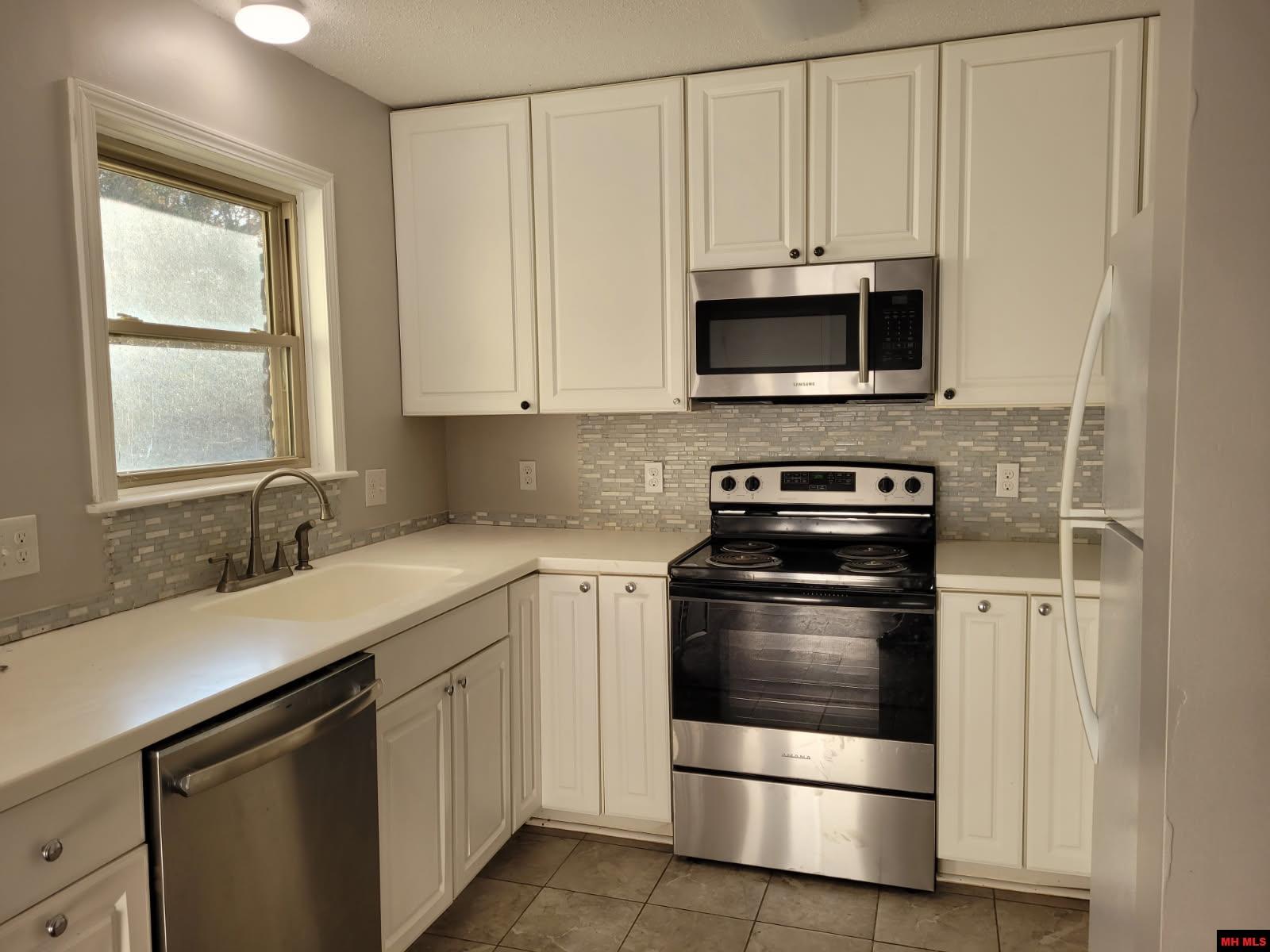 1607 Riverview Circle