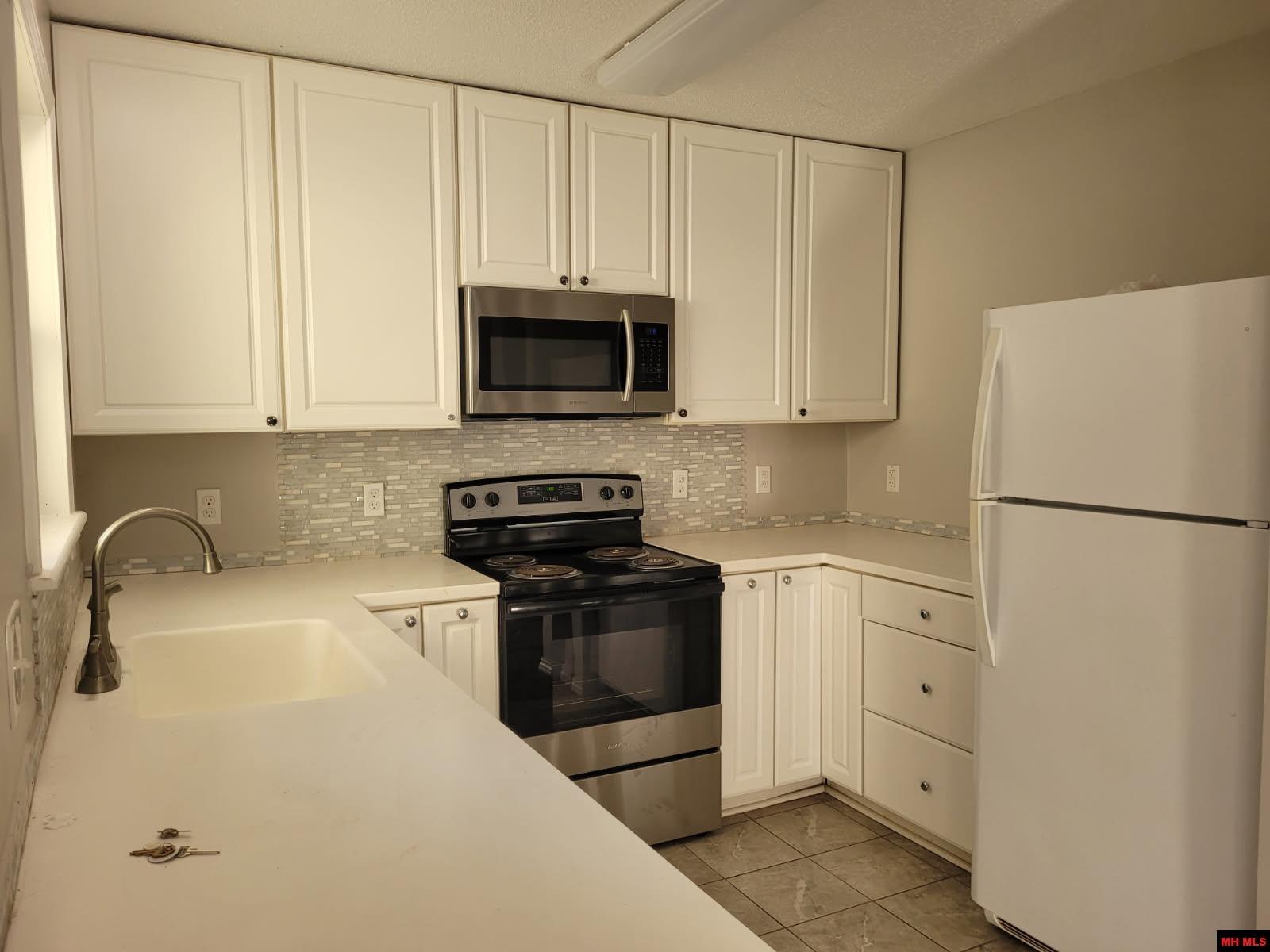 1607 Riverview Circle