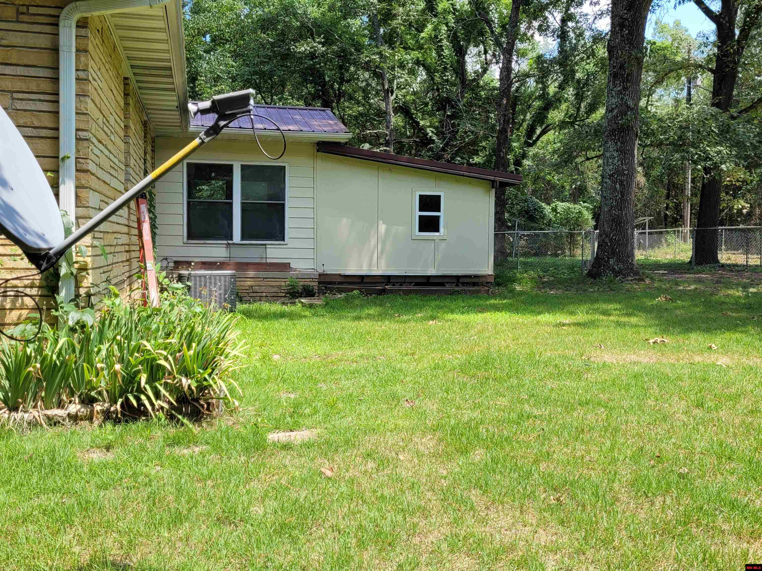 1607 Riverview Circle