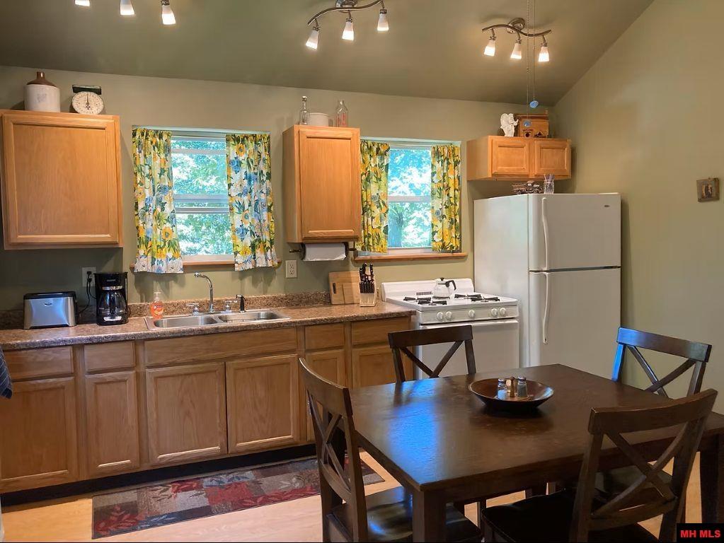 001-00673-000 Cozy Lane