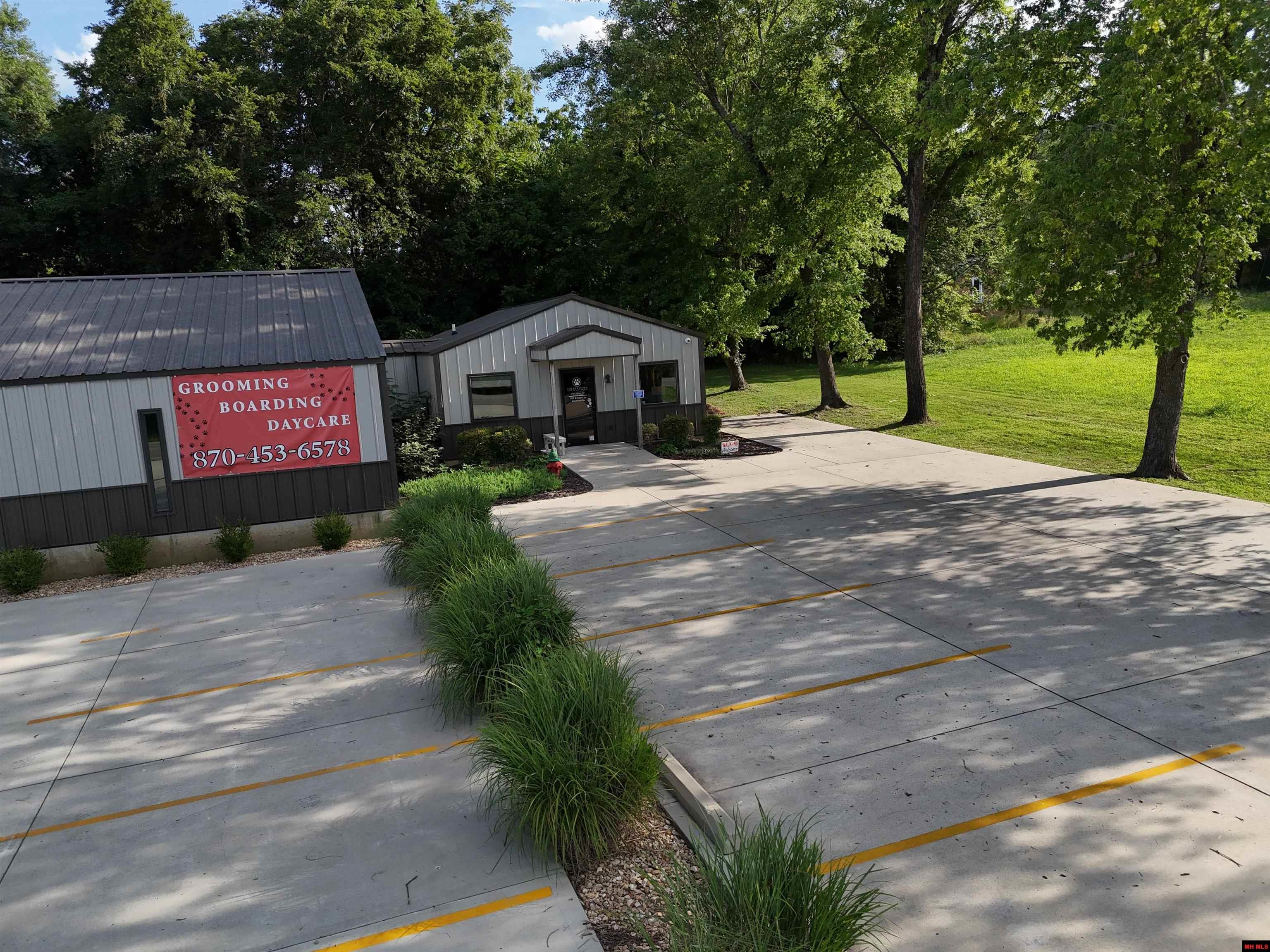 702 E MAIN STREET Flippin, AR