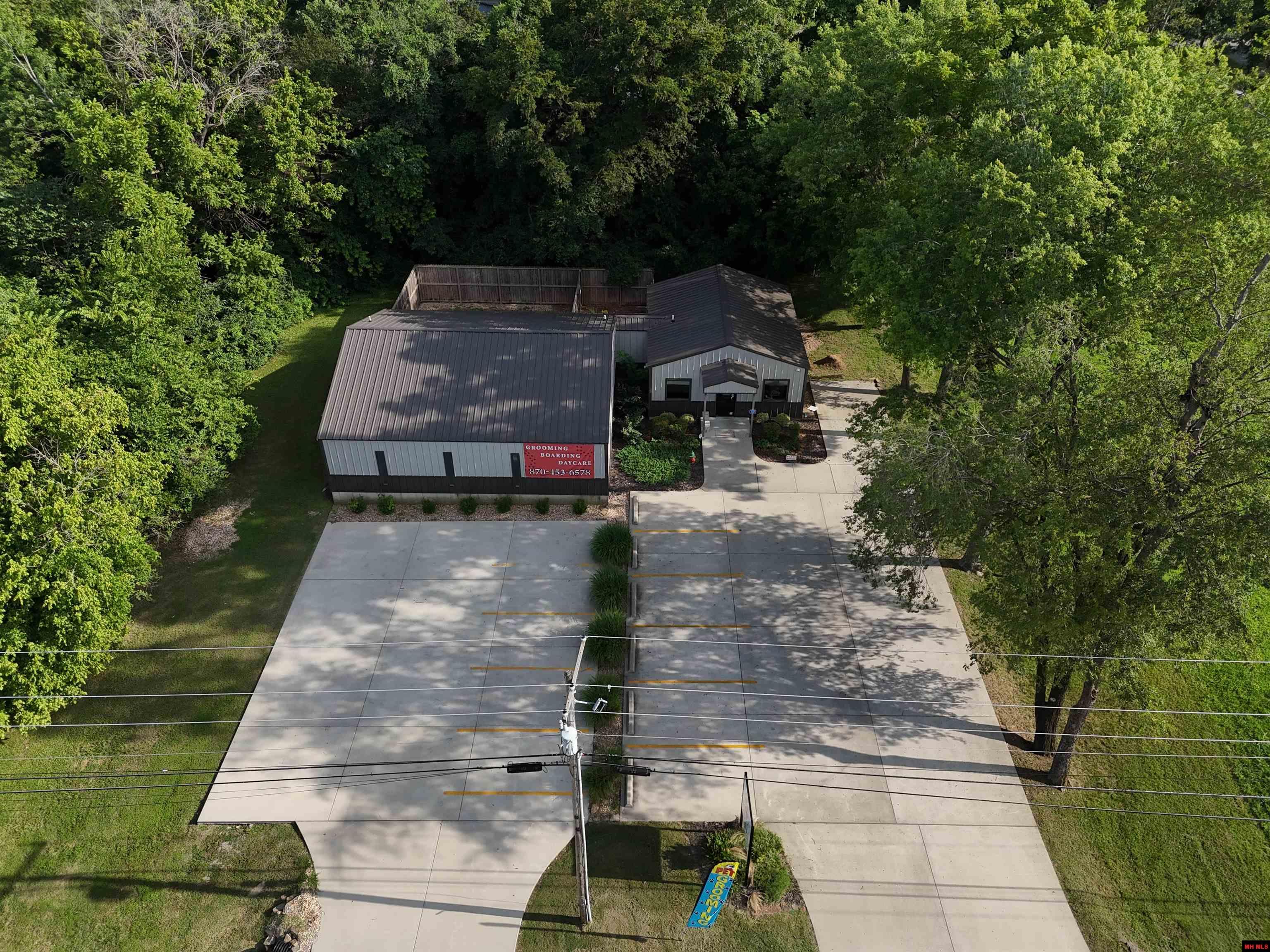 702 E MAIN STREET Flippin, AR