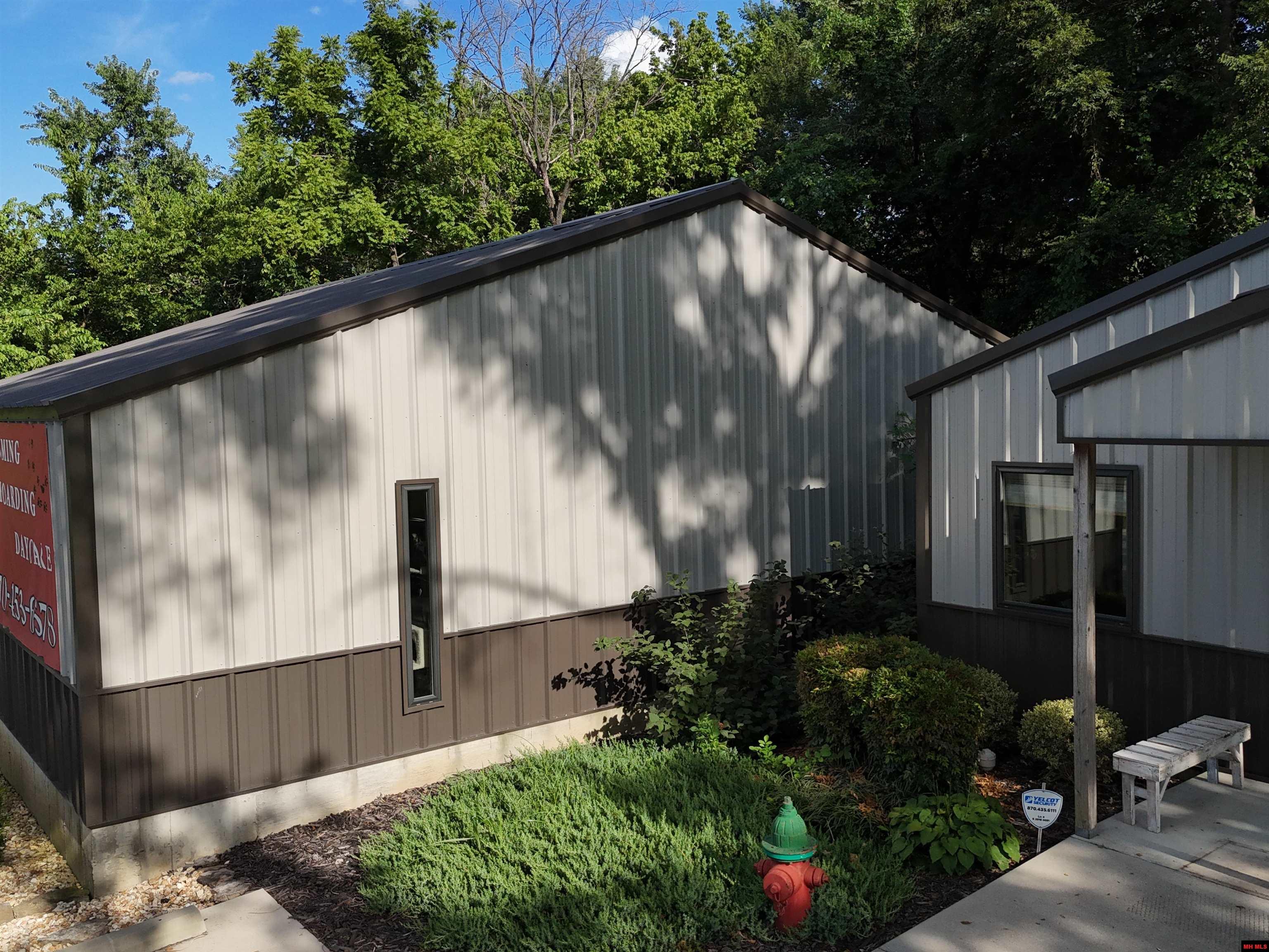 702 E MAIN STREET Flippin, AR