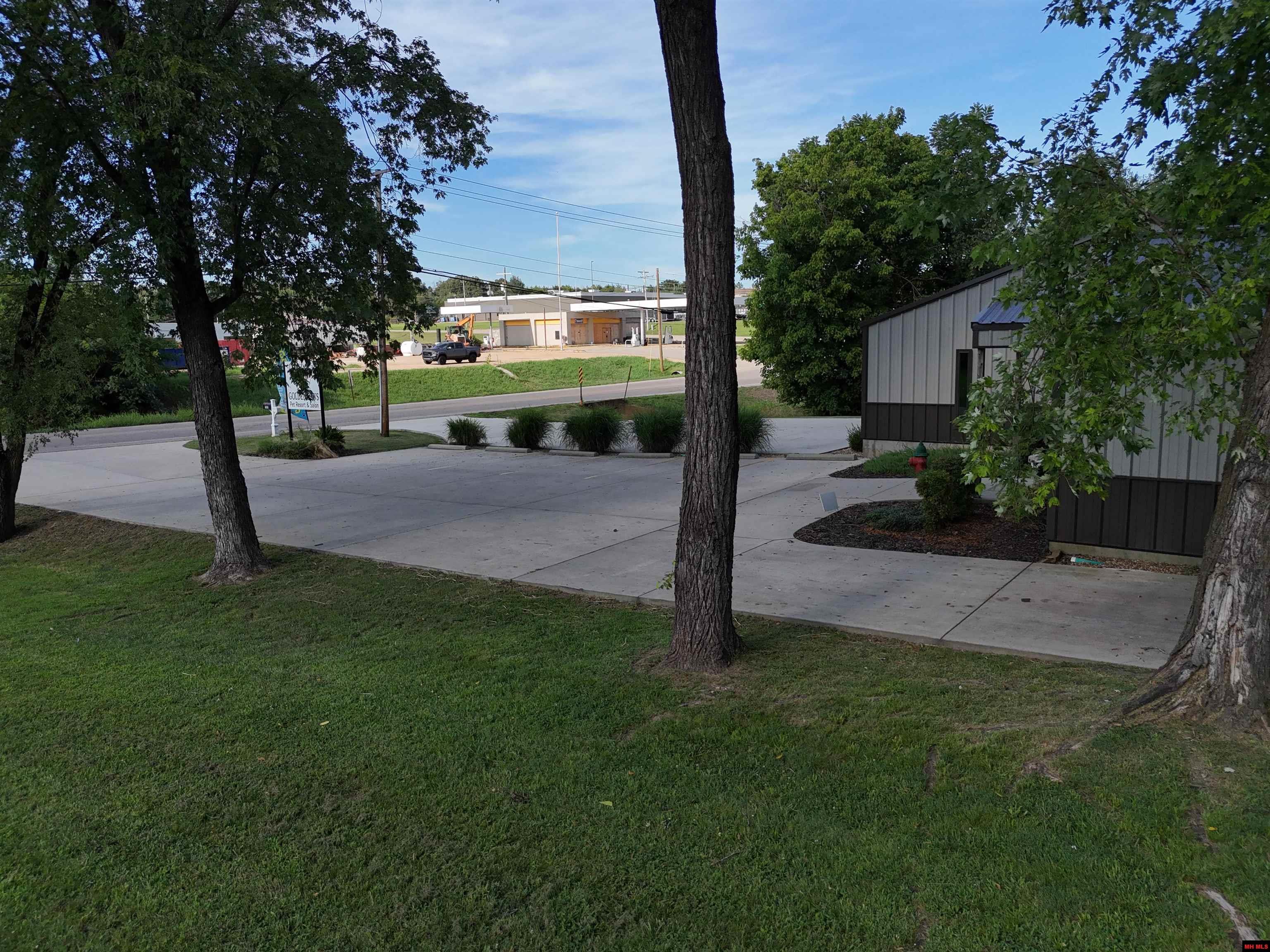 702 E MAIN STREET Flippin, AR