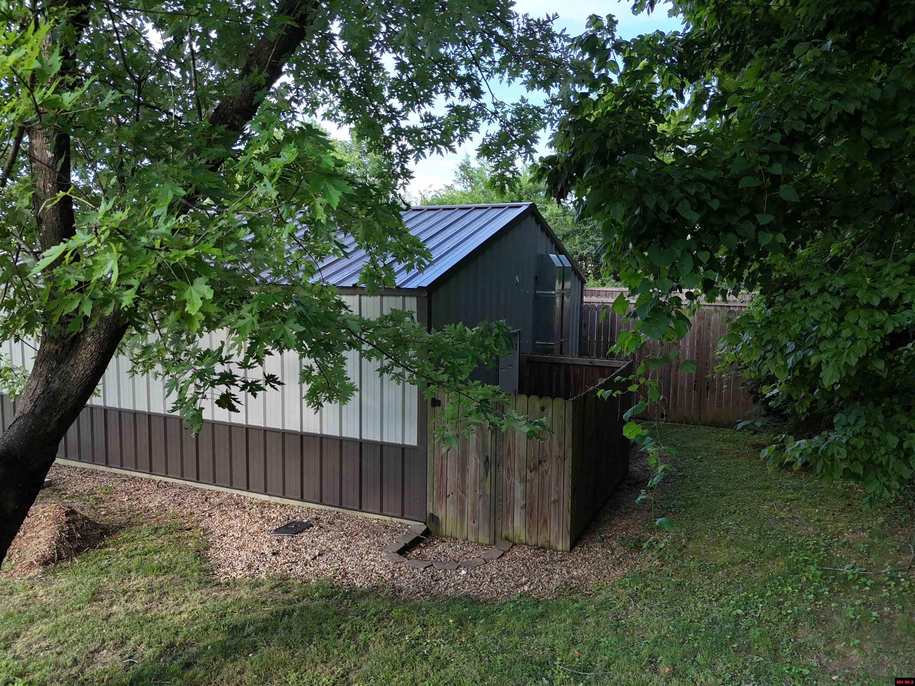 702 E MAIN STREET Flippin, AR