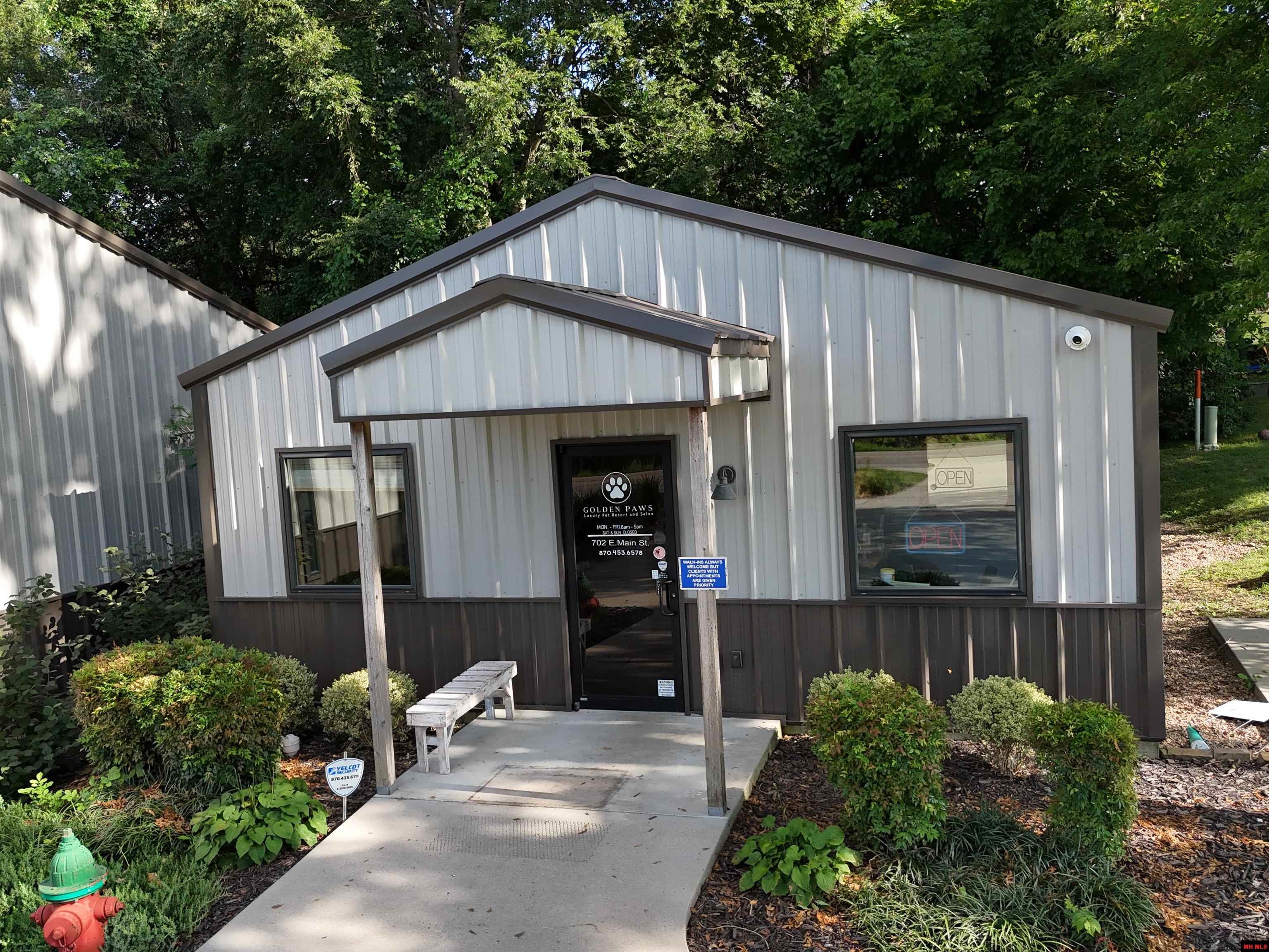 702 E MAIN STREET Flippin, AR