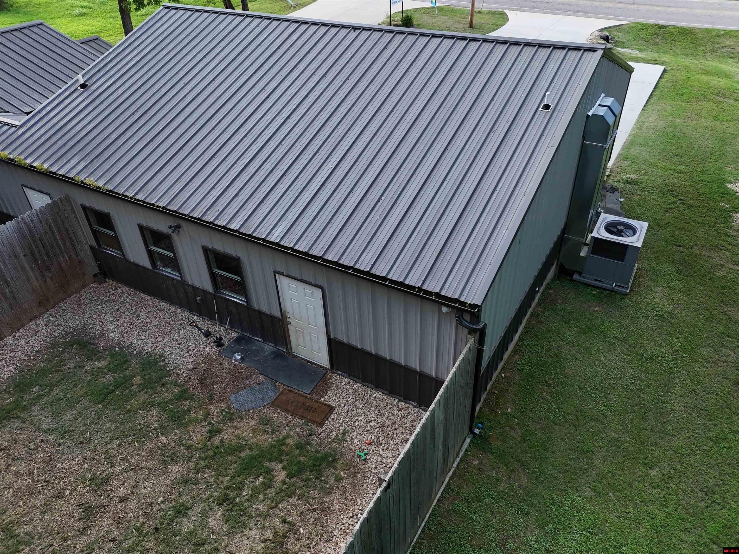 702 E MAIN STREET Flippin, AR