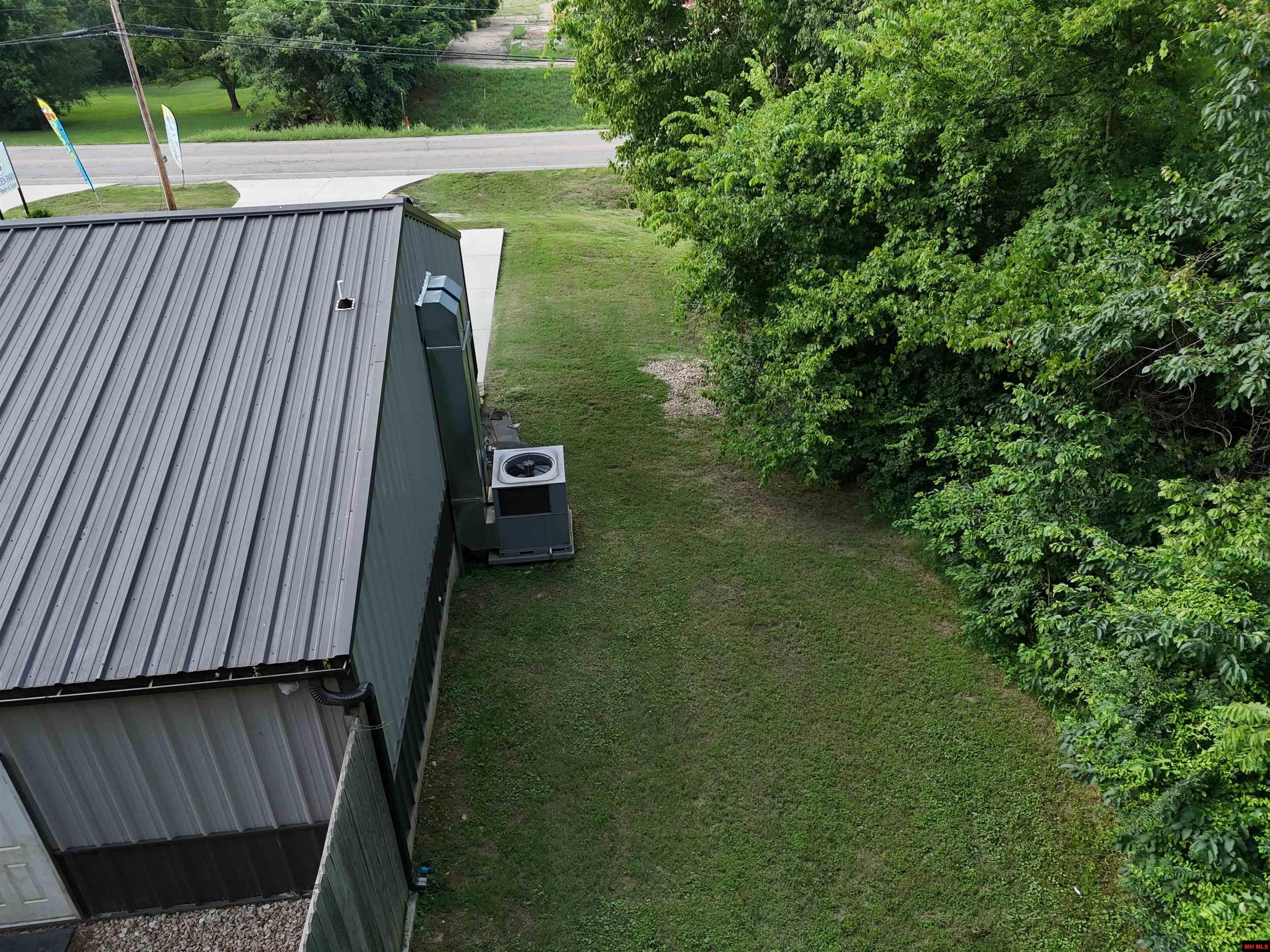 702 E MAIN STREET Flippin, AR