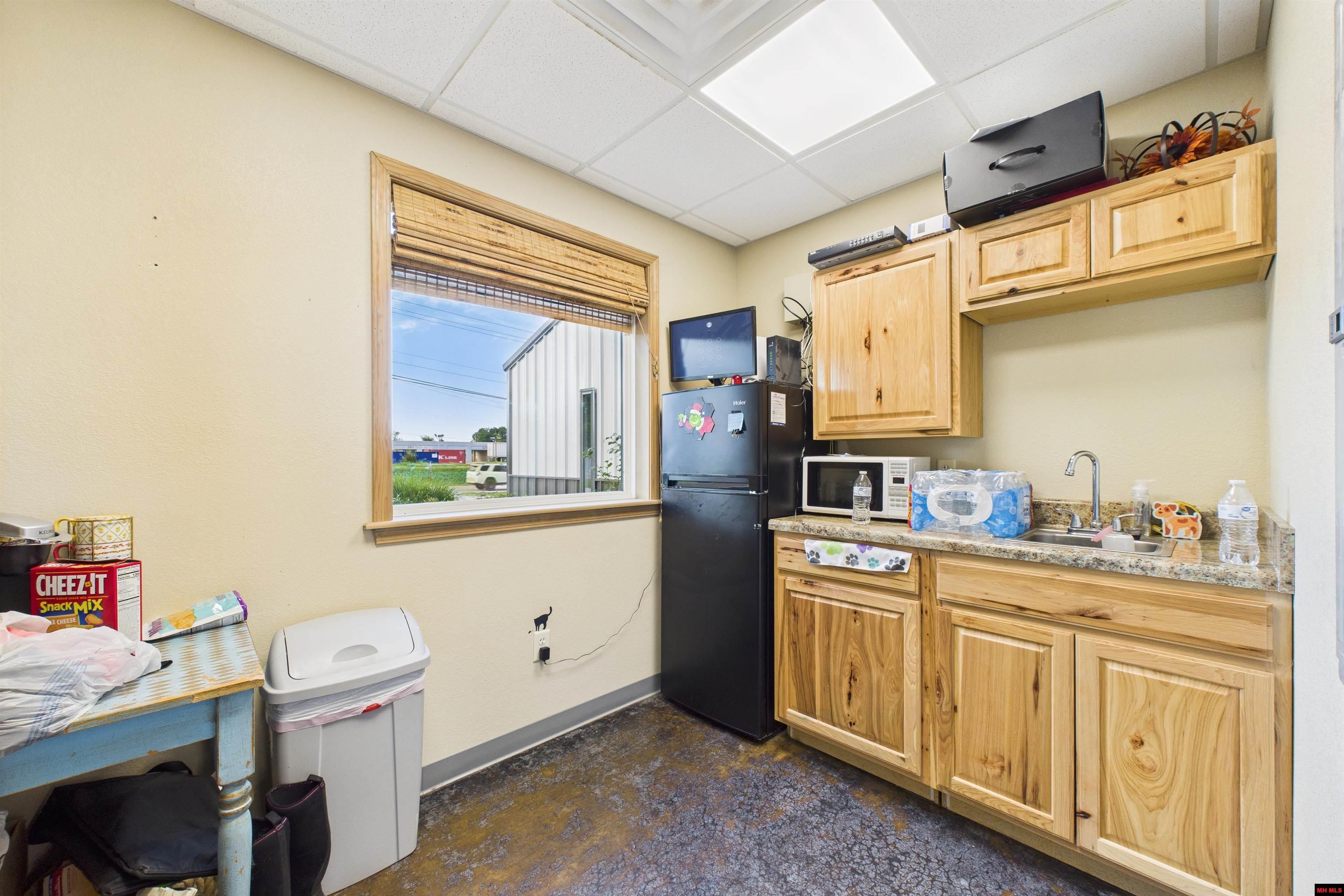 702 E MAIN STREET Flippin, AR