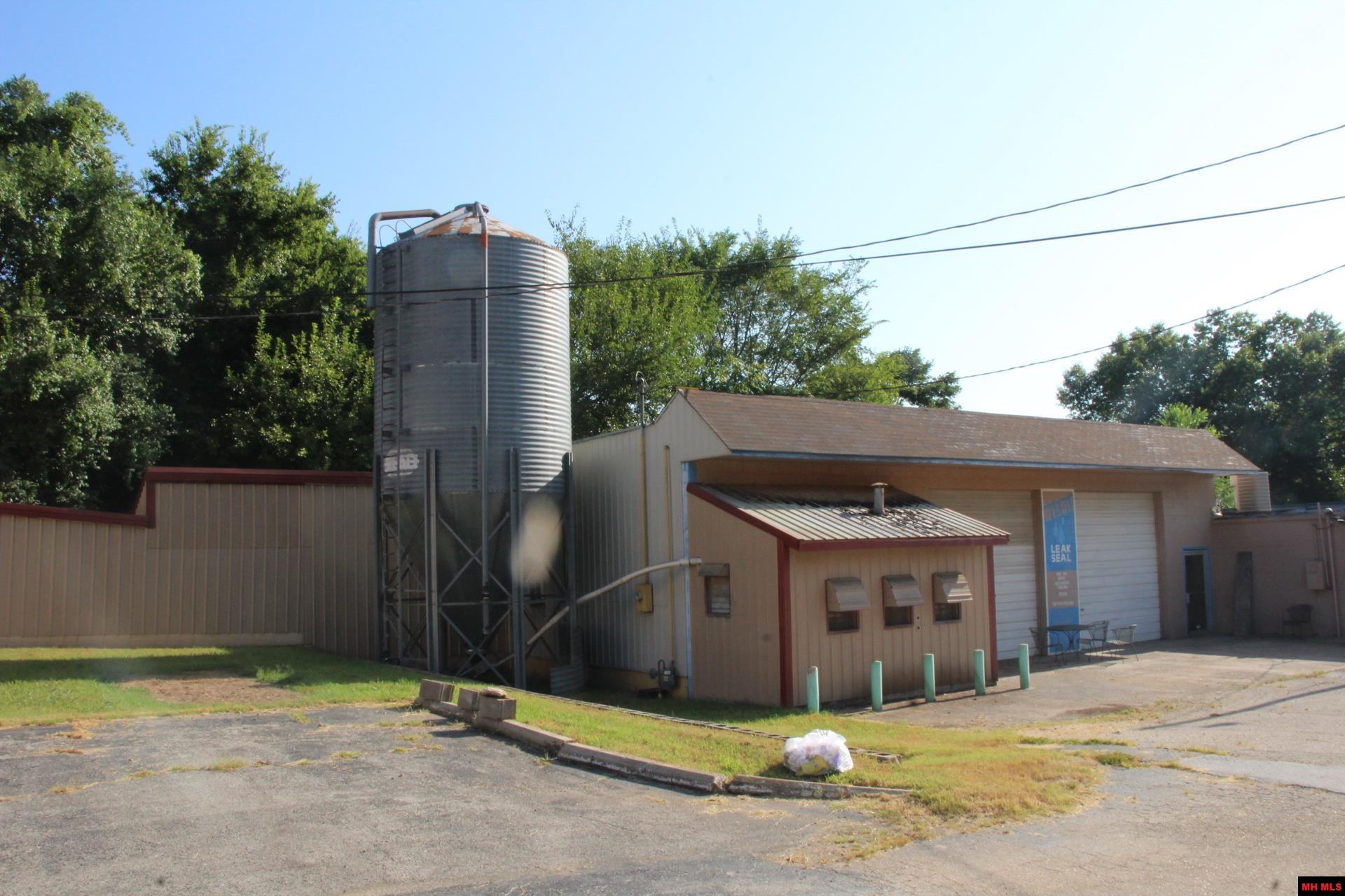 312 D & D PLAZA Yellville, AR