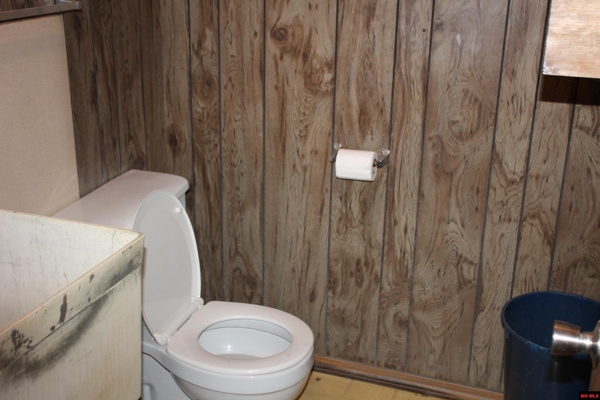 312 D & D PLAZA Yellville, AR