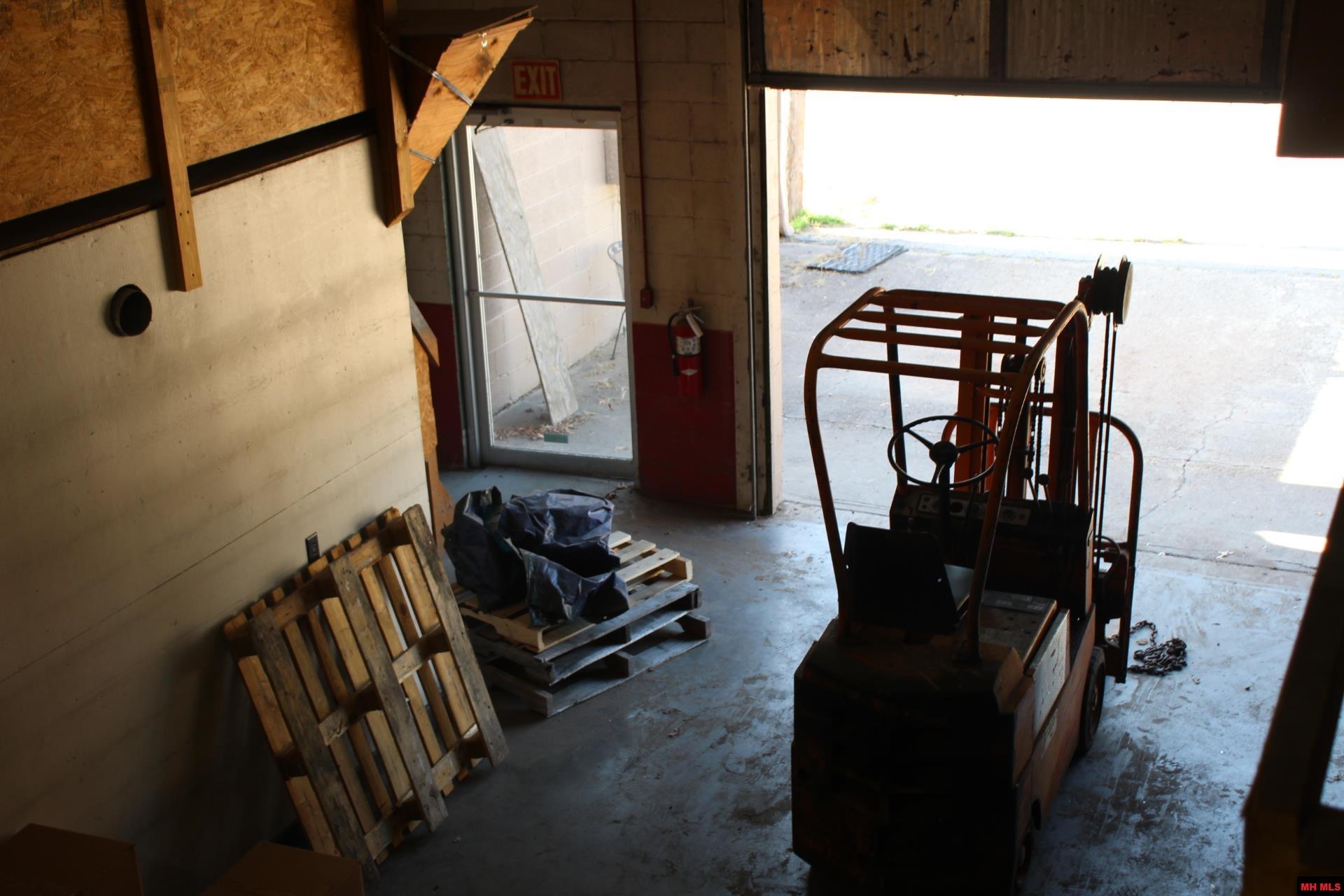 312 D & D PLAZA Yellville, AR