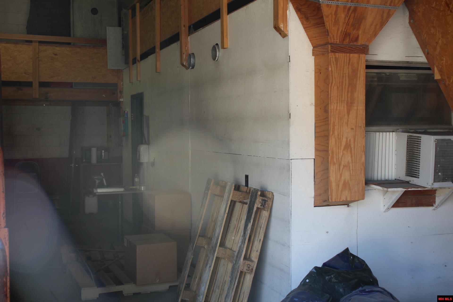 312 D & D PLAZA Yellville, AR