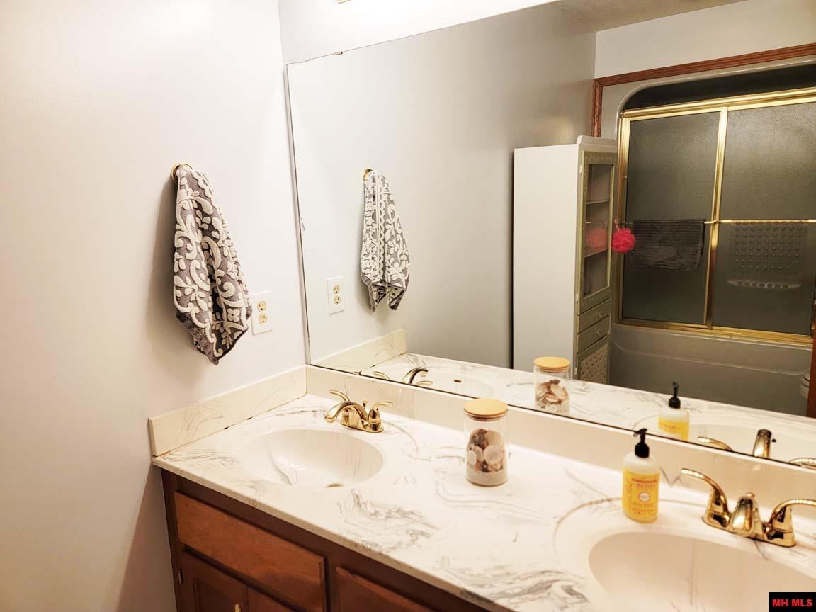 180 OAK TREE TERRACE Mountain Home, AR