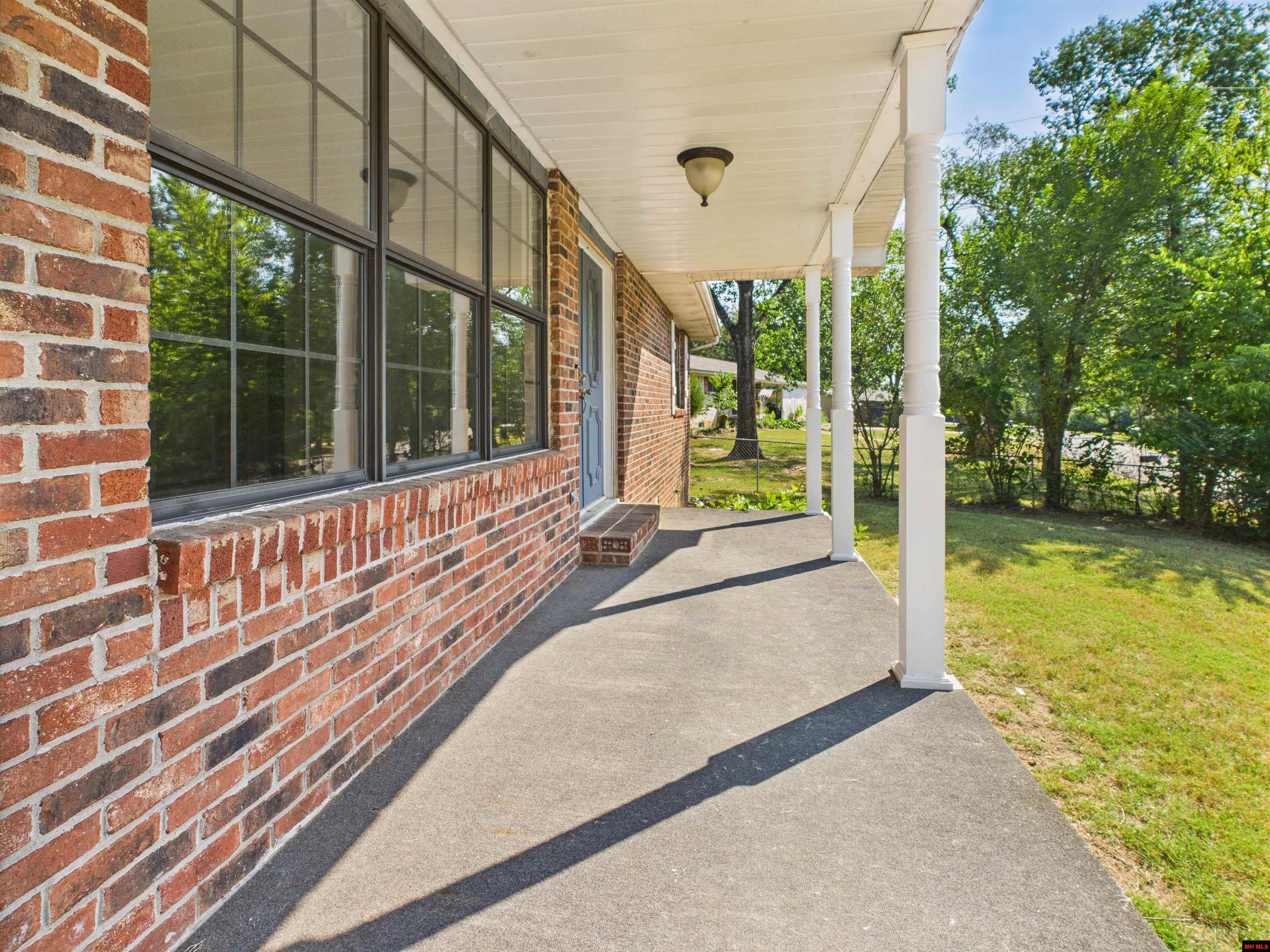 1138 Meadowcrest Drive