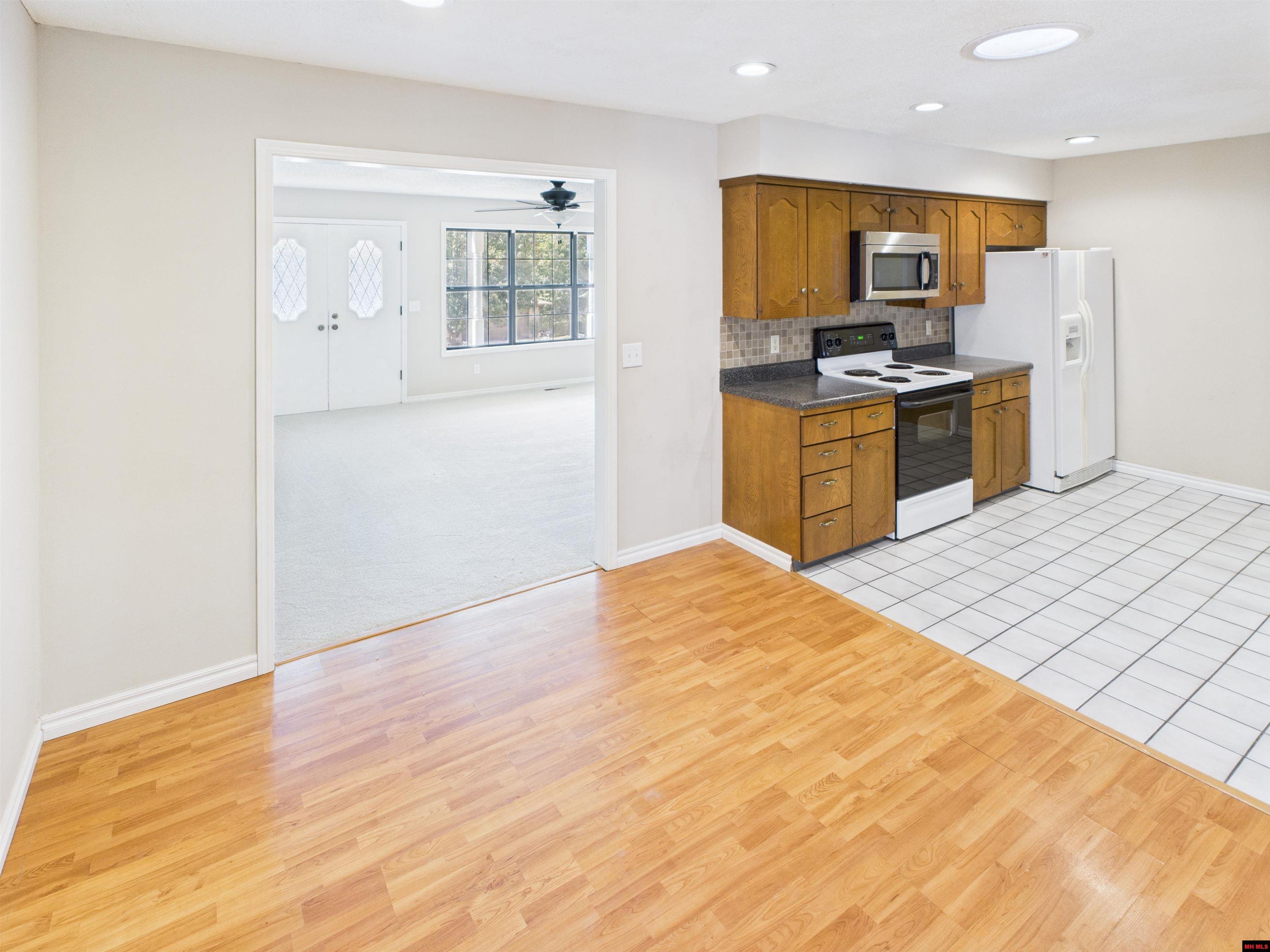 1138 Meadowcrest Drive