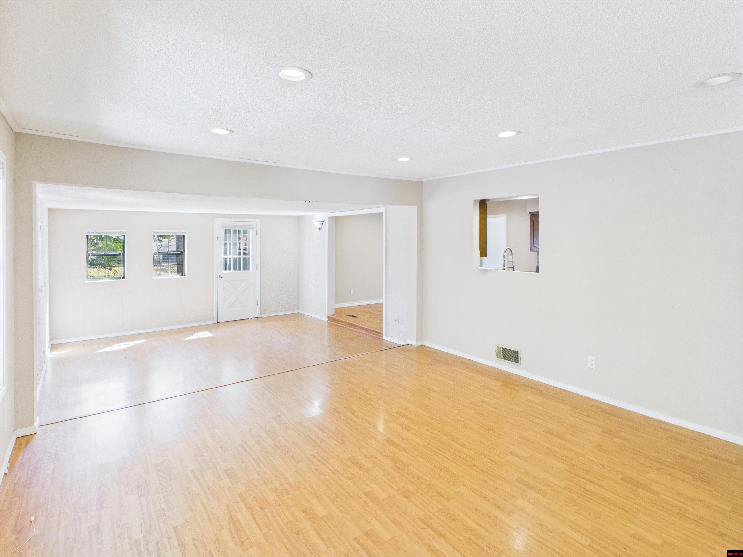 1138 Meadowcrest Drive