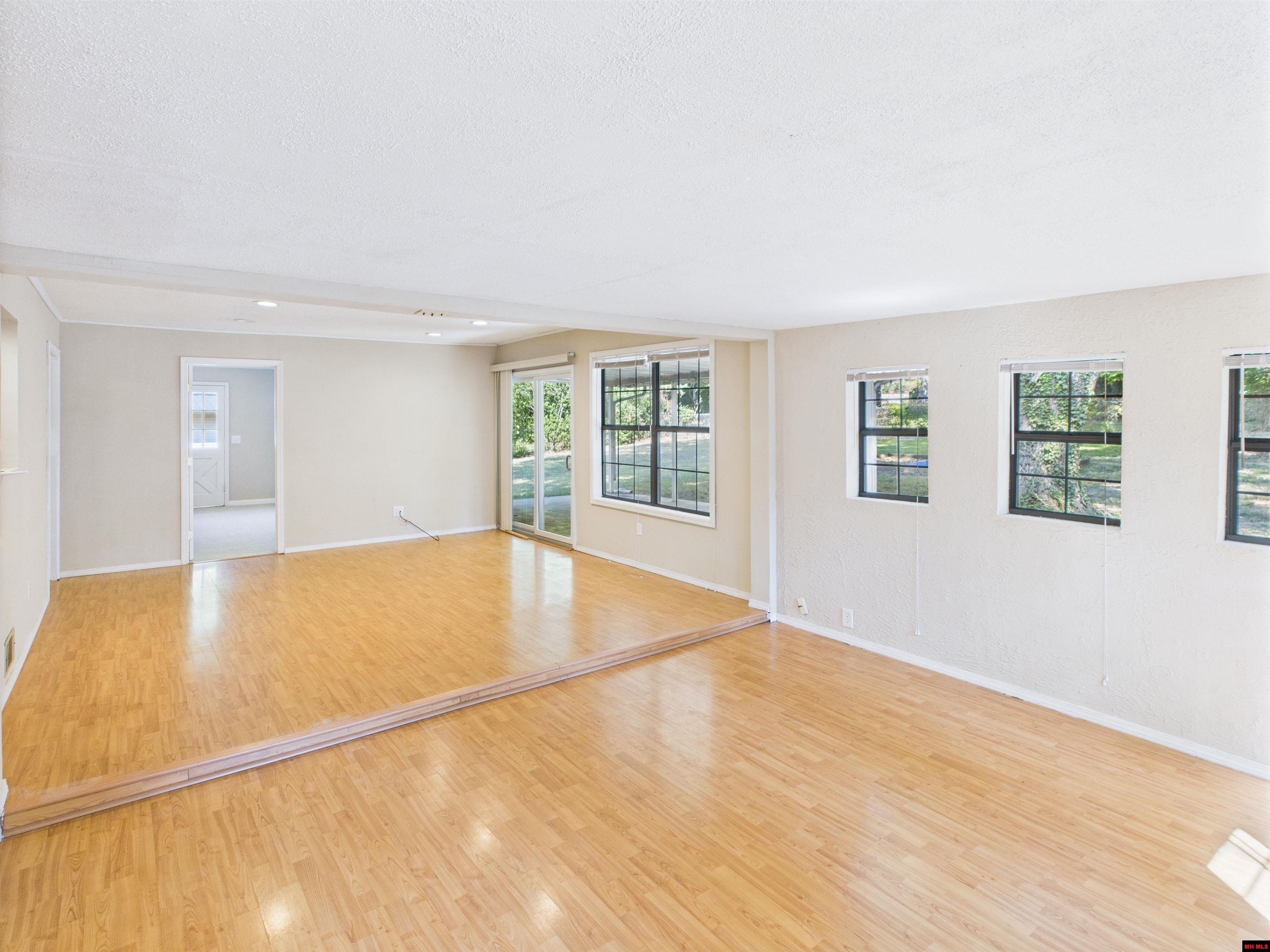 1138 Meadowcrest Drive