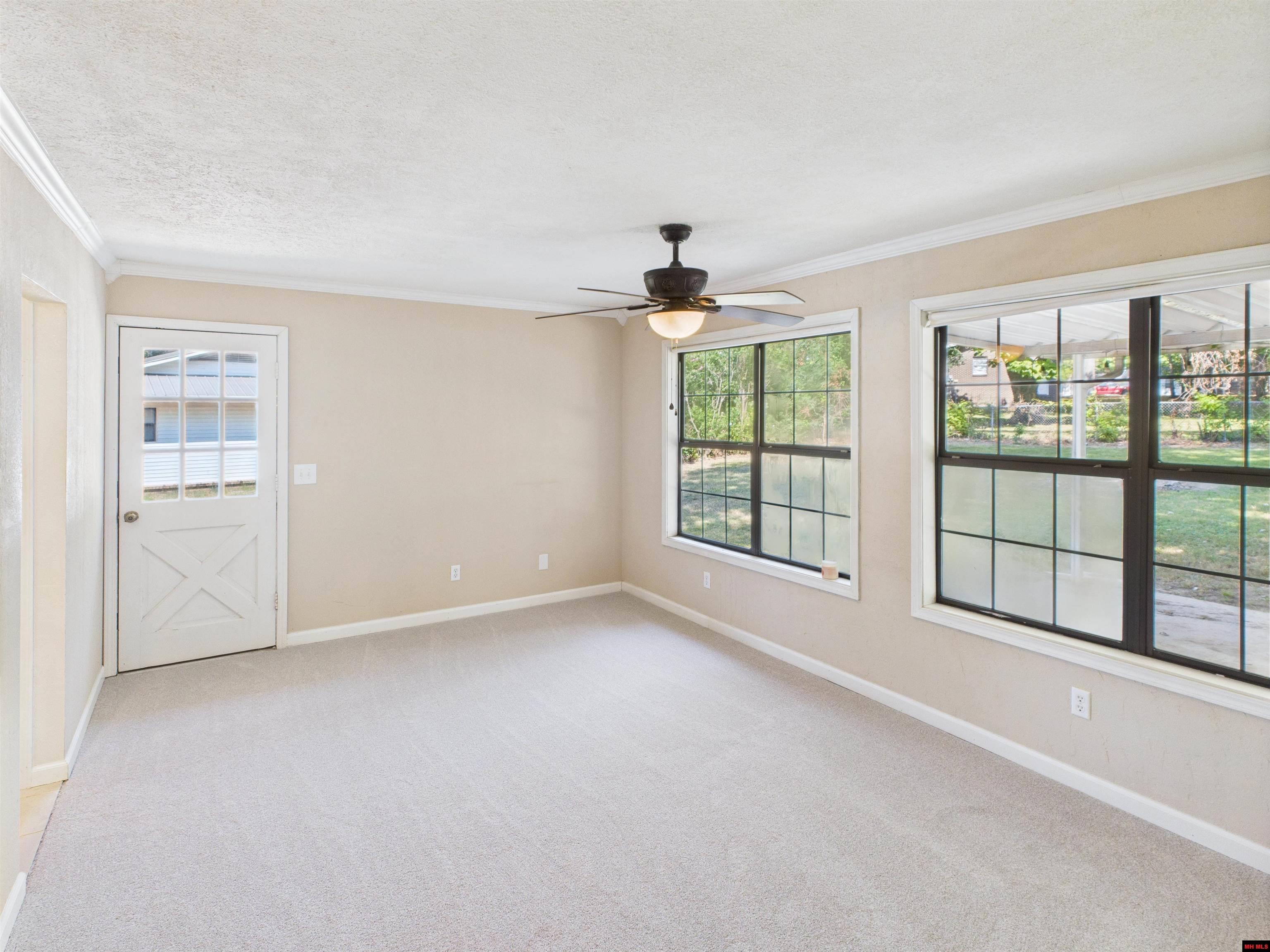 1138 Meadowcrest Drive