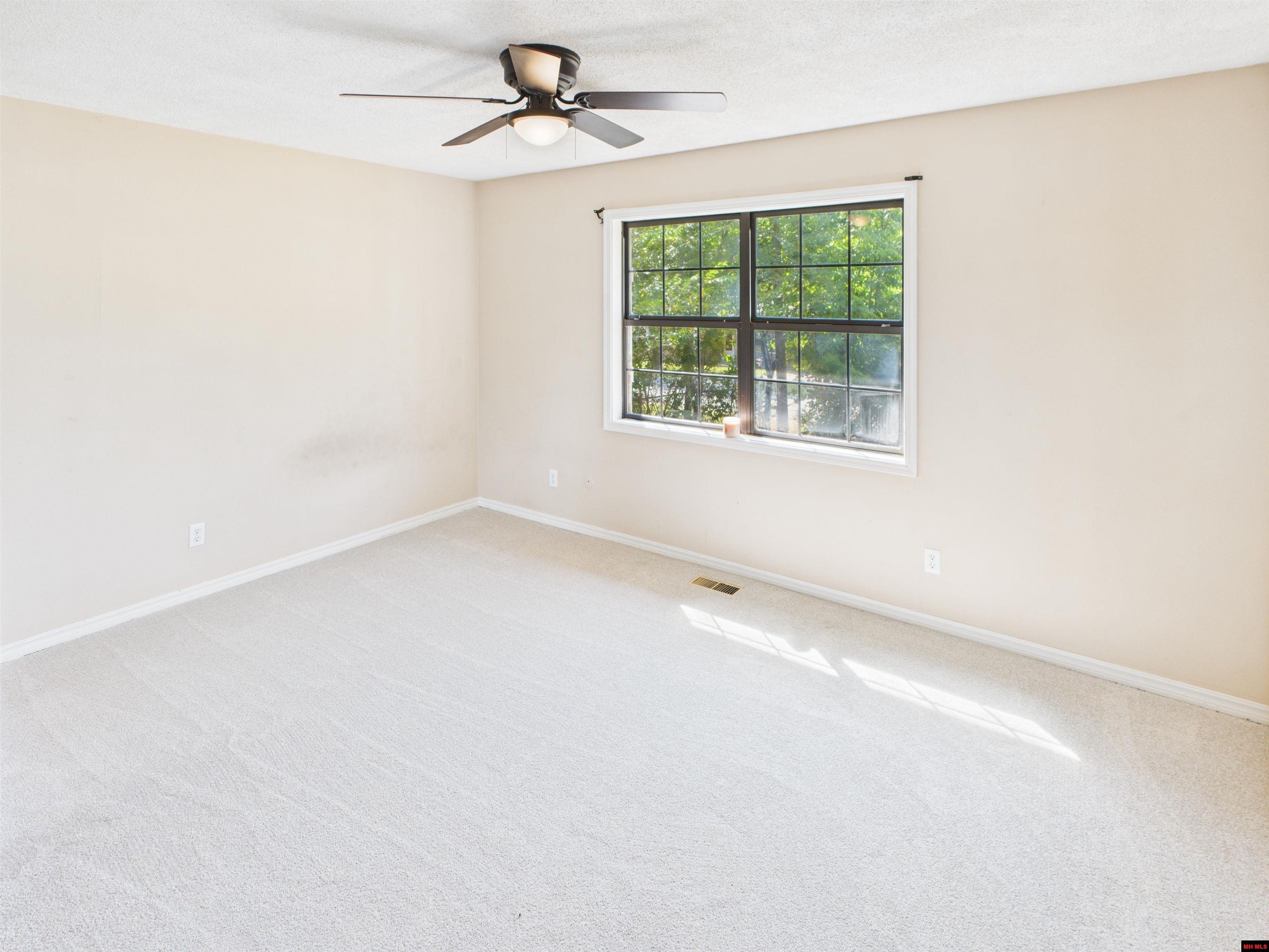 1138 Meadowcrest Drive