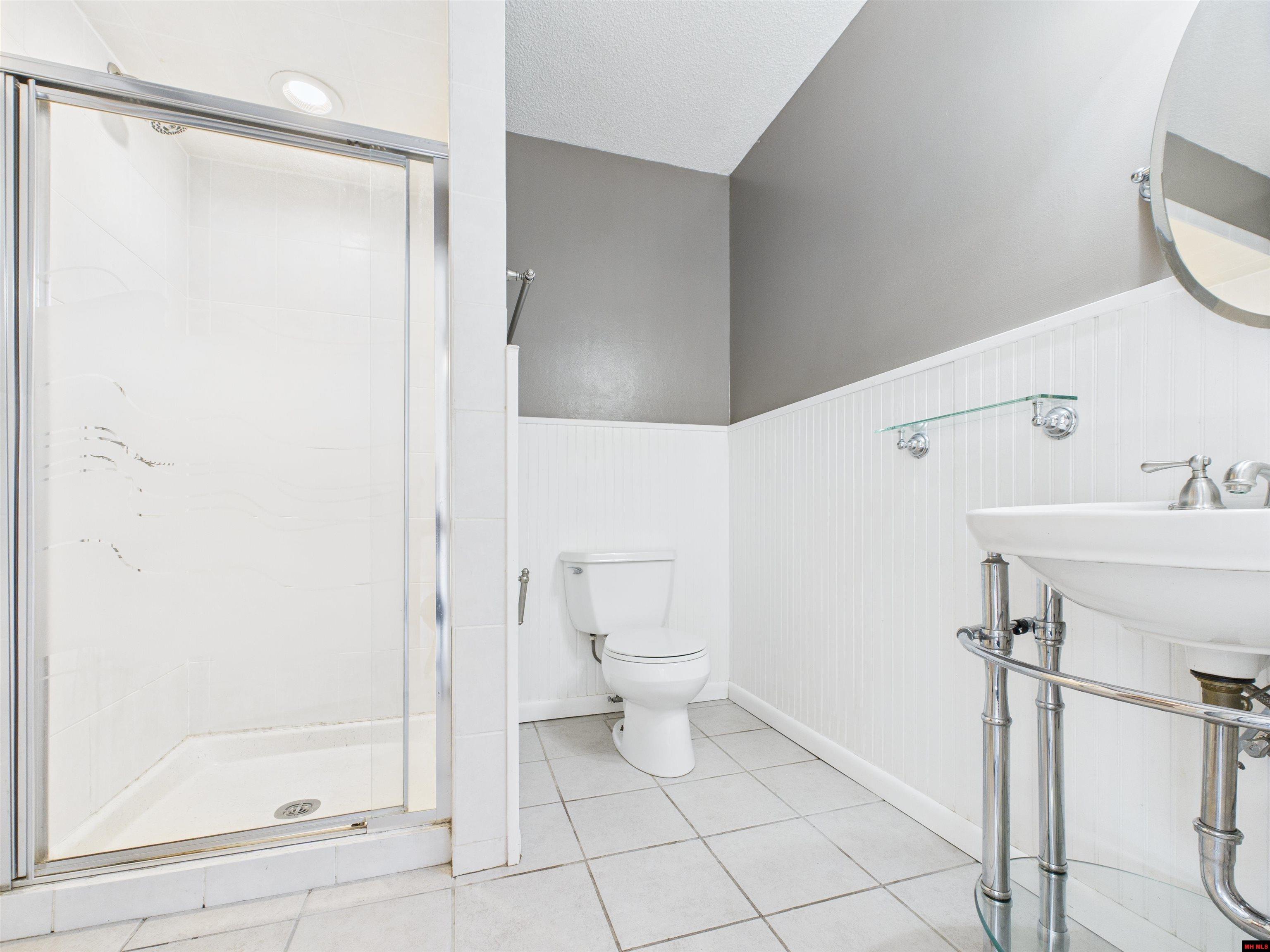 1138 Meadowcrest Drive