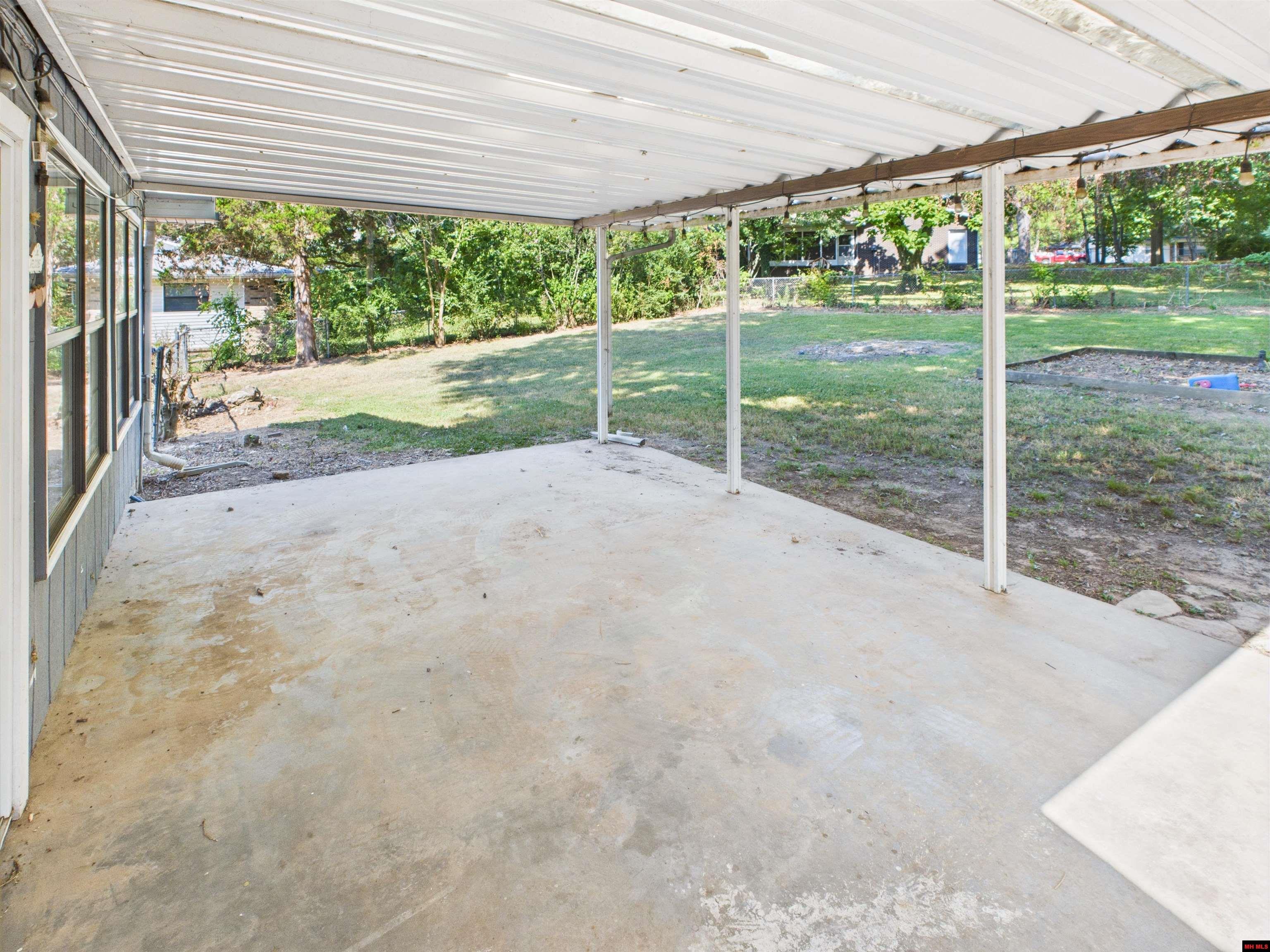 1138 Meadowcrest Drive