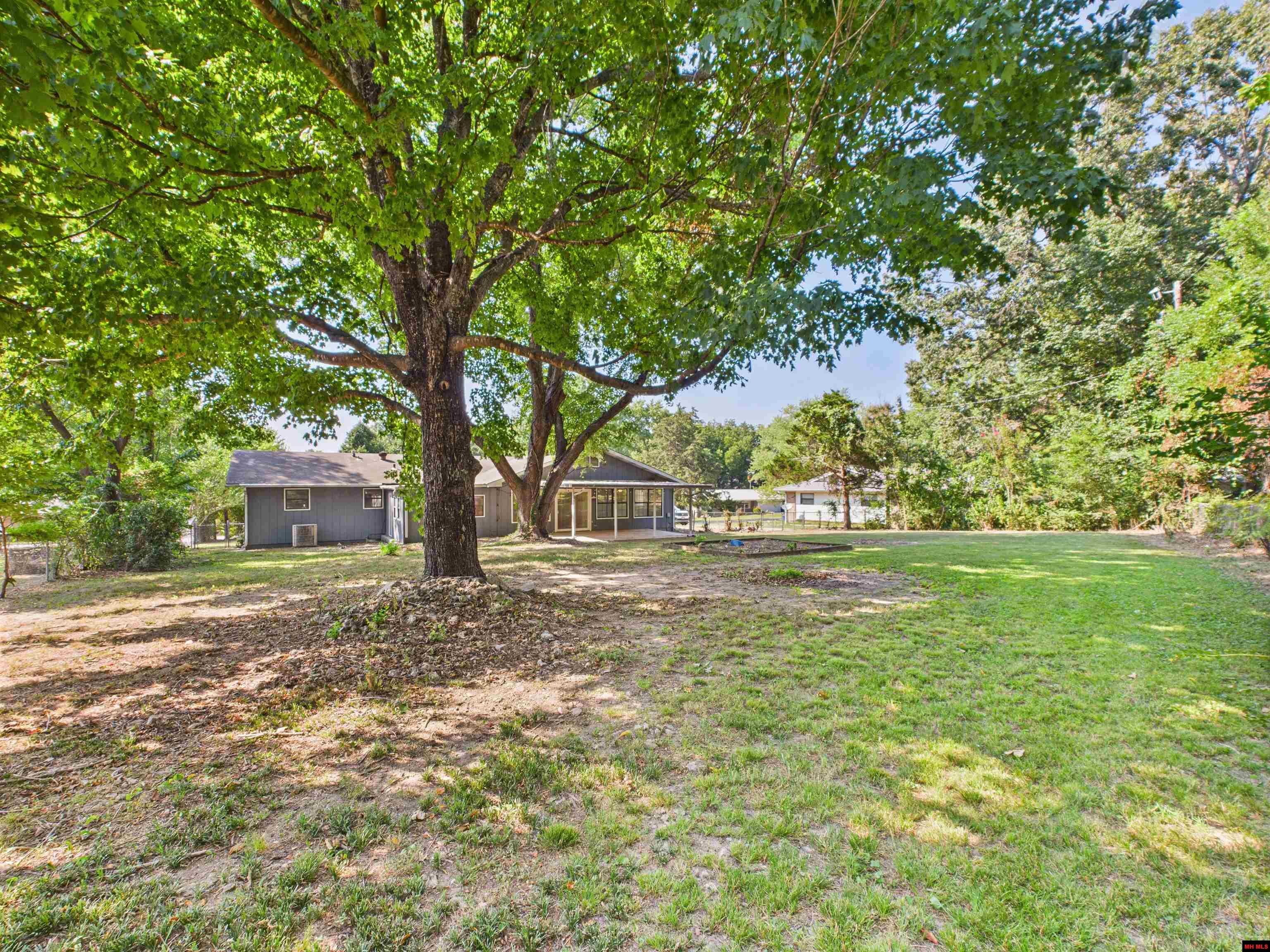 1138 Meadowcrest Drive