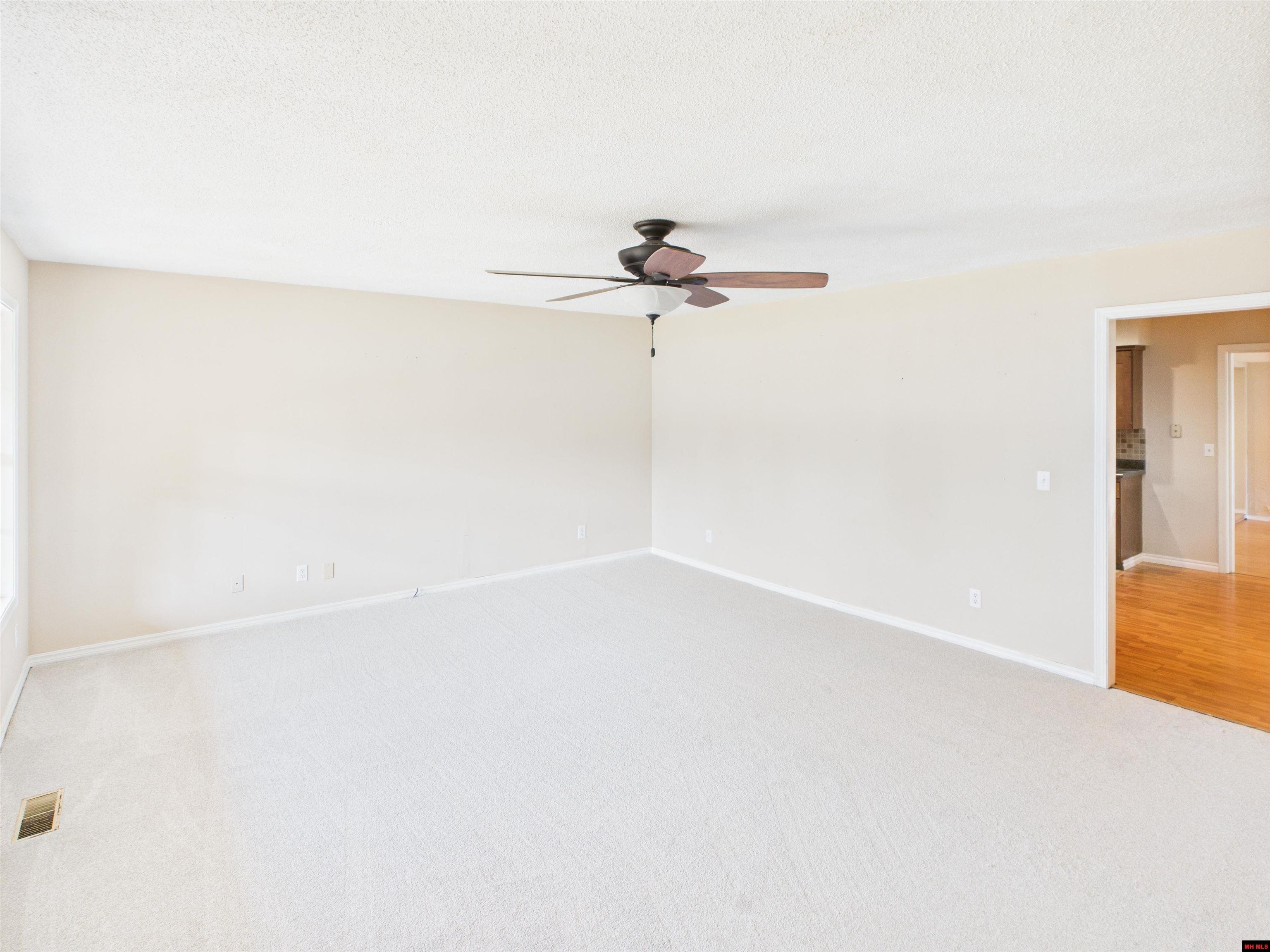 1138 Meadowcrest Drive