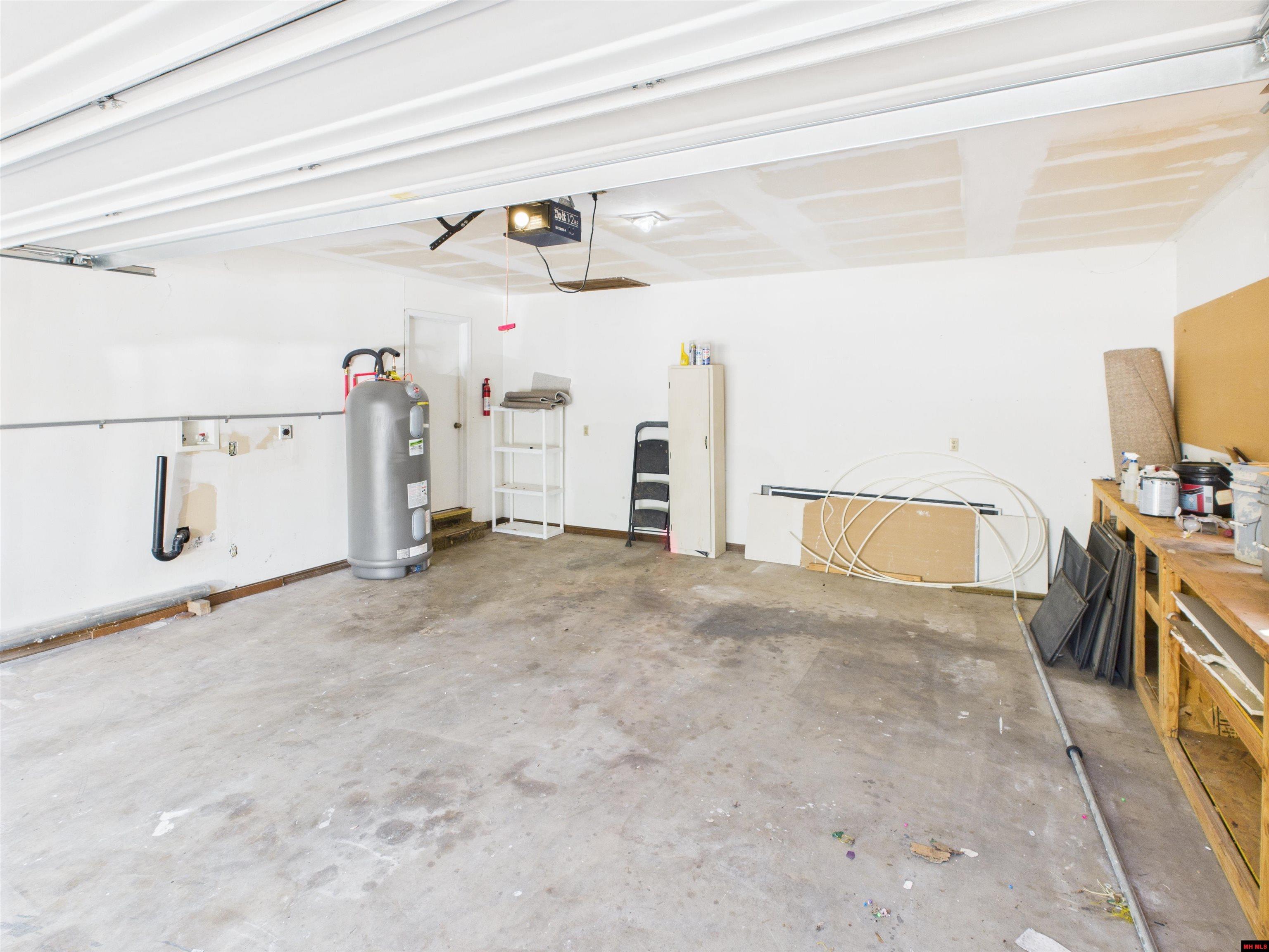 1138 Meadowcrest Drive