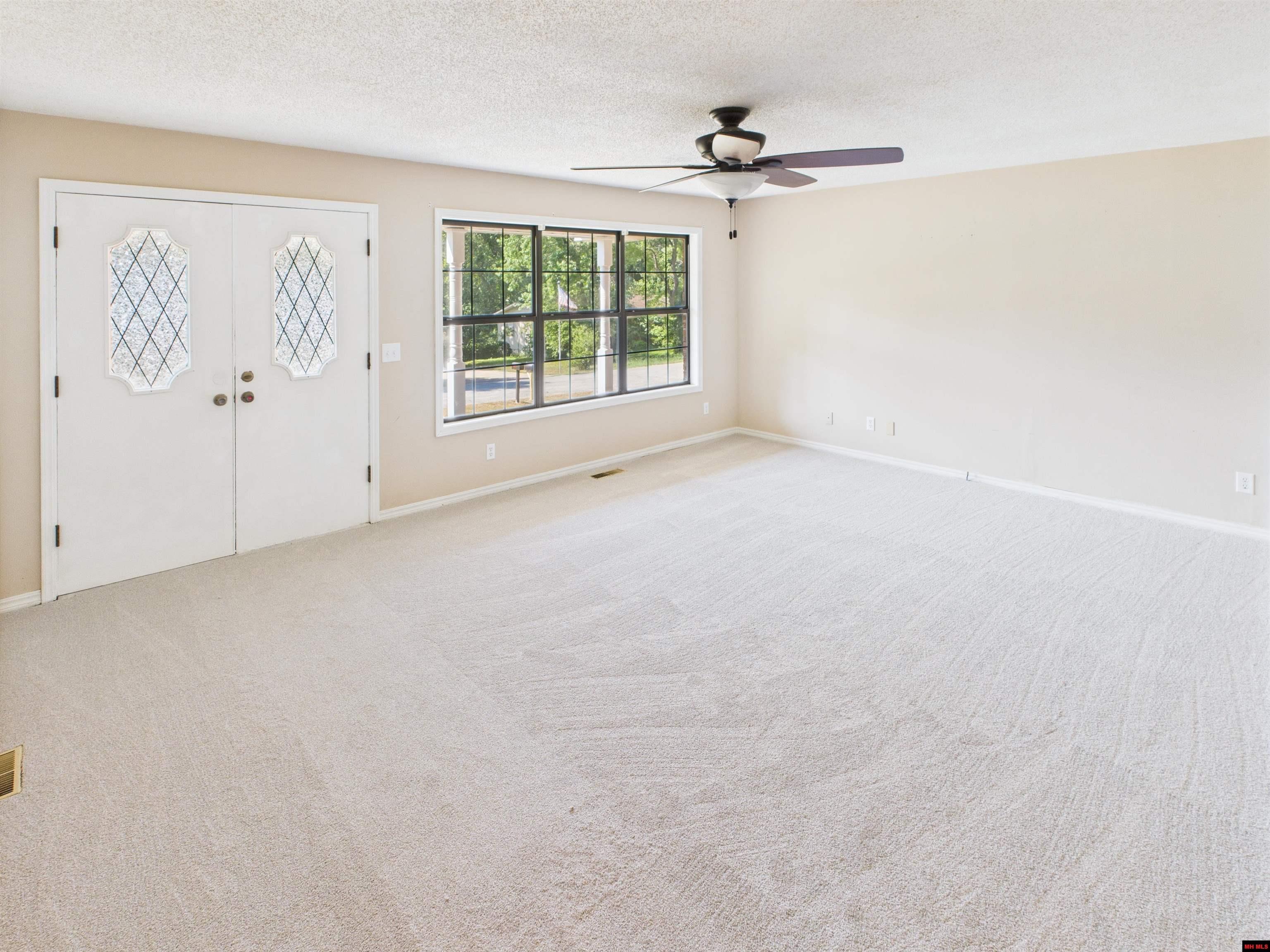 1138 Meadowcrest Drive