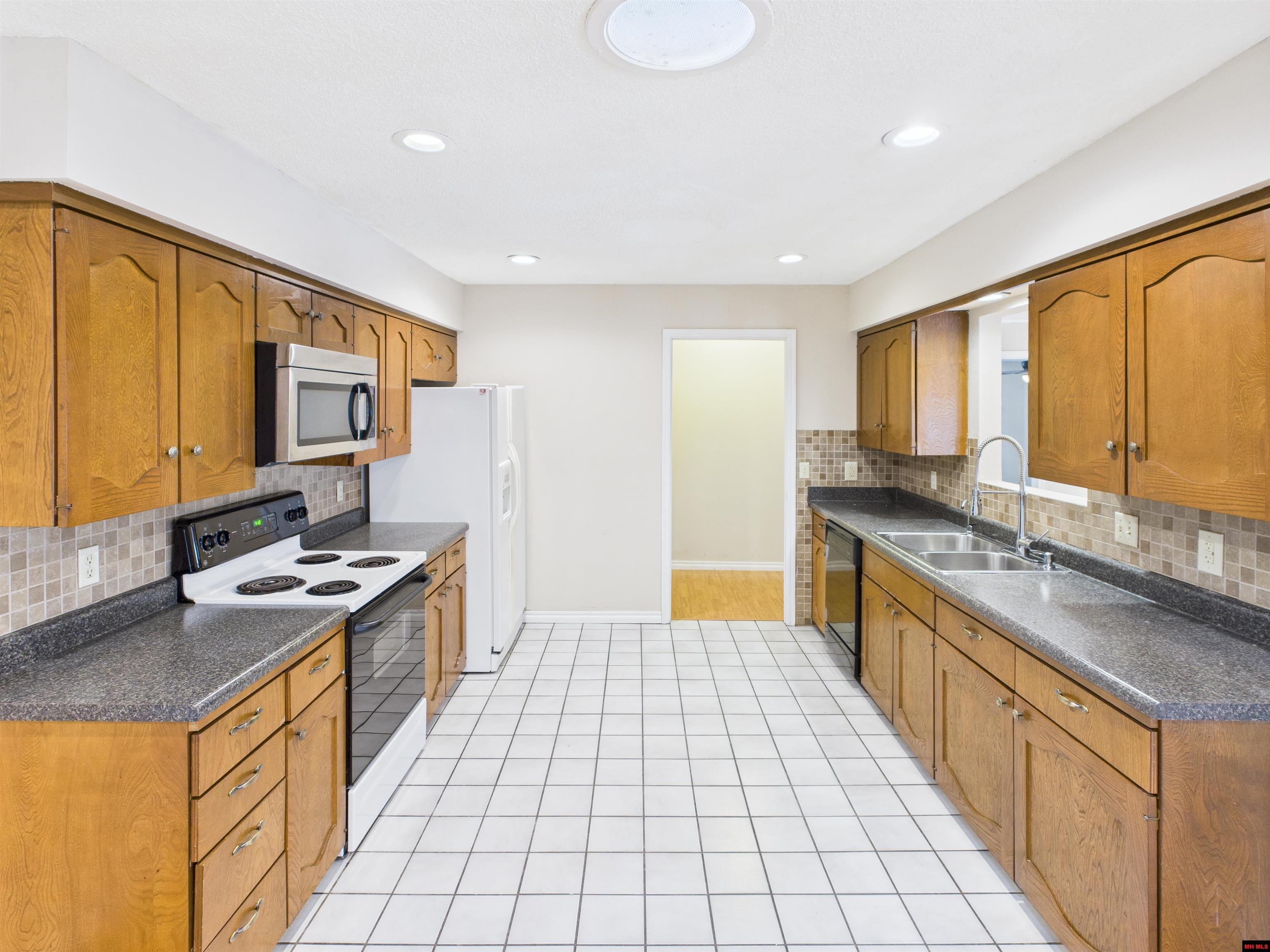 1138 Meadowcrest Drive