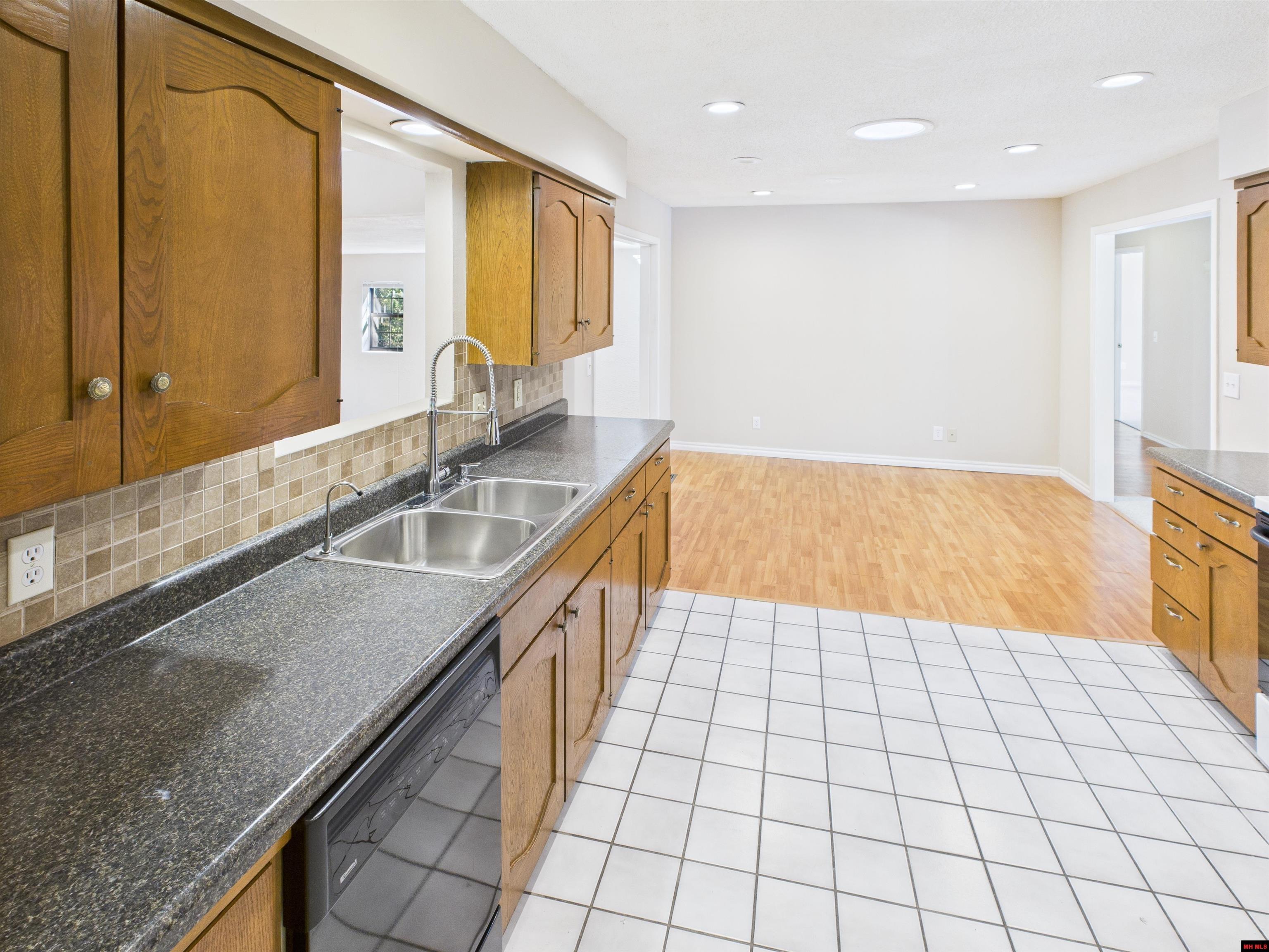 1138 Meadowcrest Drive