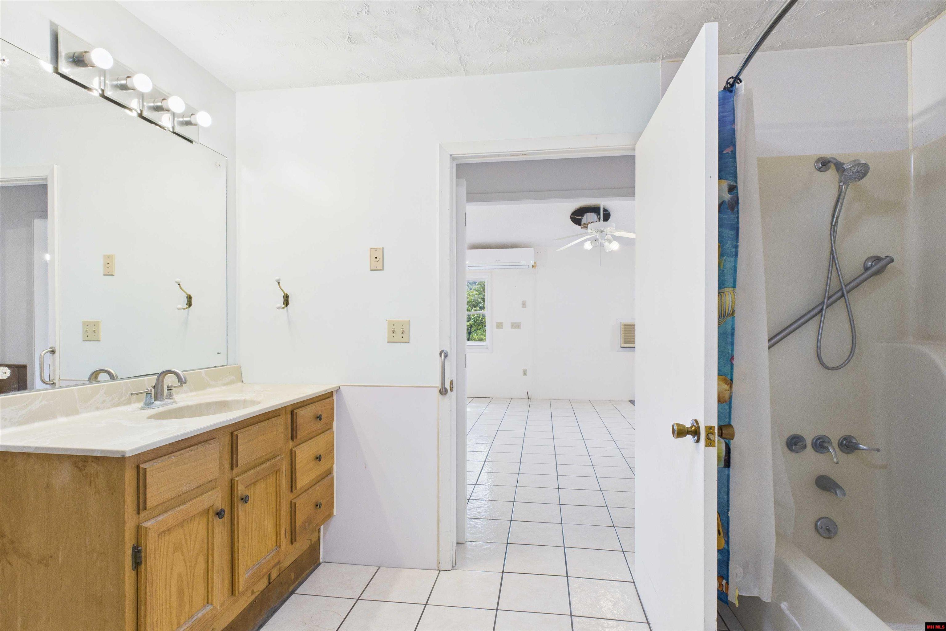 2194 N Moccasin Creek Road