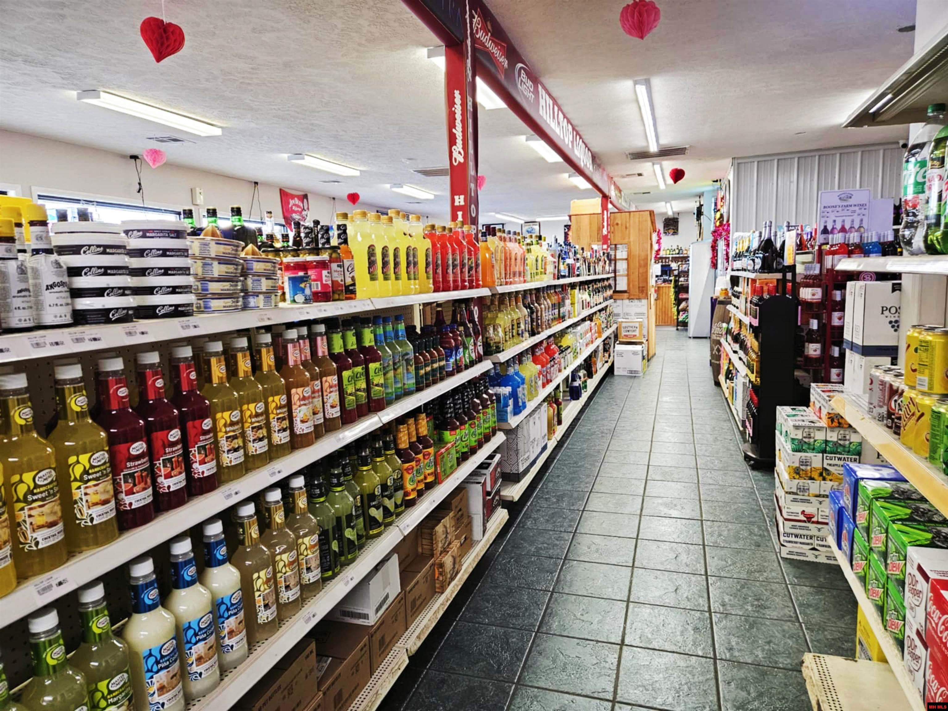 569 W HWY 202 Yellville, AR